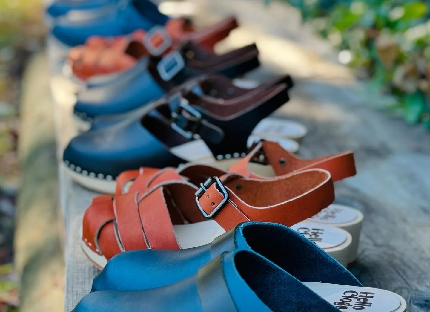 ❤️New Drop at @kitkitdizzi ❤️

A full fresh batch of Hello Clogs have just arrived 👯&zwj;♀️ all new styles!!

From classic black to rich earthy tones, these clogs are ready to carry you through every season 🍂

Available now at @kitkitdizzi
Sizes 36