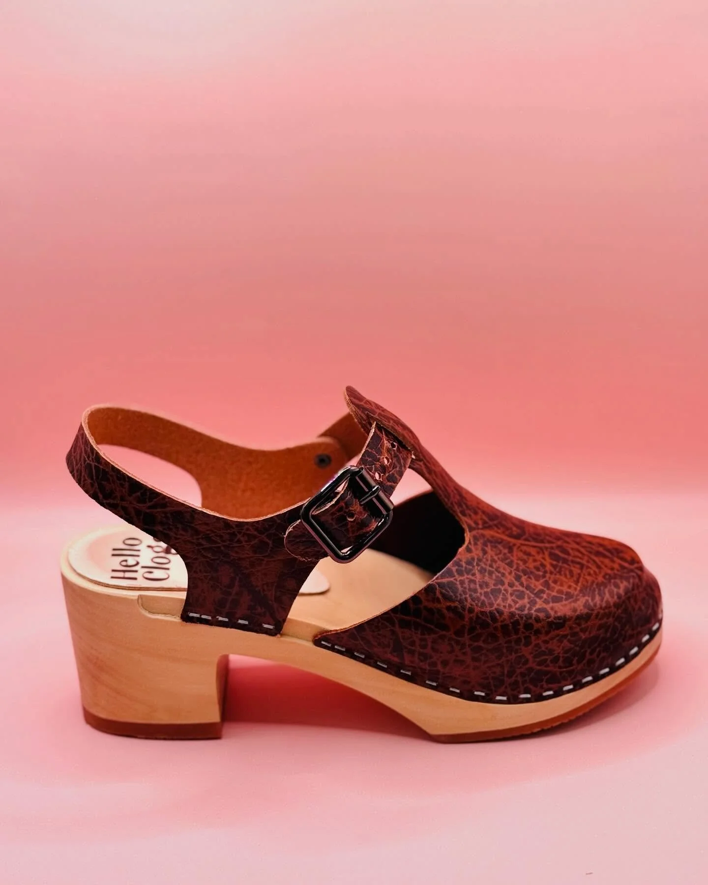 The Hello Clogs Online Boutique is now open!
One-of-a-kind, handmade wooden clogs &mdash; ready to ship from my Nevada City studio straight to you. ❤️🩷🤎

Shop the Ready-to-Ship Collection now!
helloclogs.com

#HelloClogs #HandmadeShoes #WoodenClogs