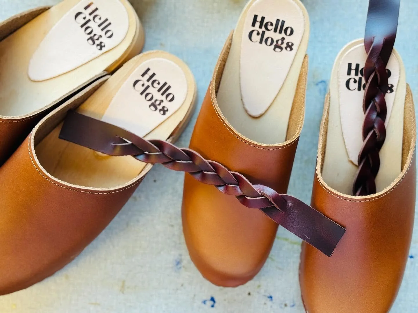 🍁🍂🧡Fresh from the studio &mdash; warm, earthy tones and smooth, natural wood.
&mdash; celebrating craftsmanship, comfort, and everyday beauty.

Pictured here: The Poppy in rich shades of caramel and chestnut, finished with soft braided leather det