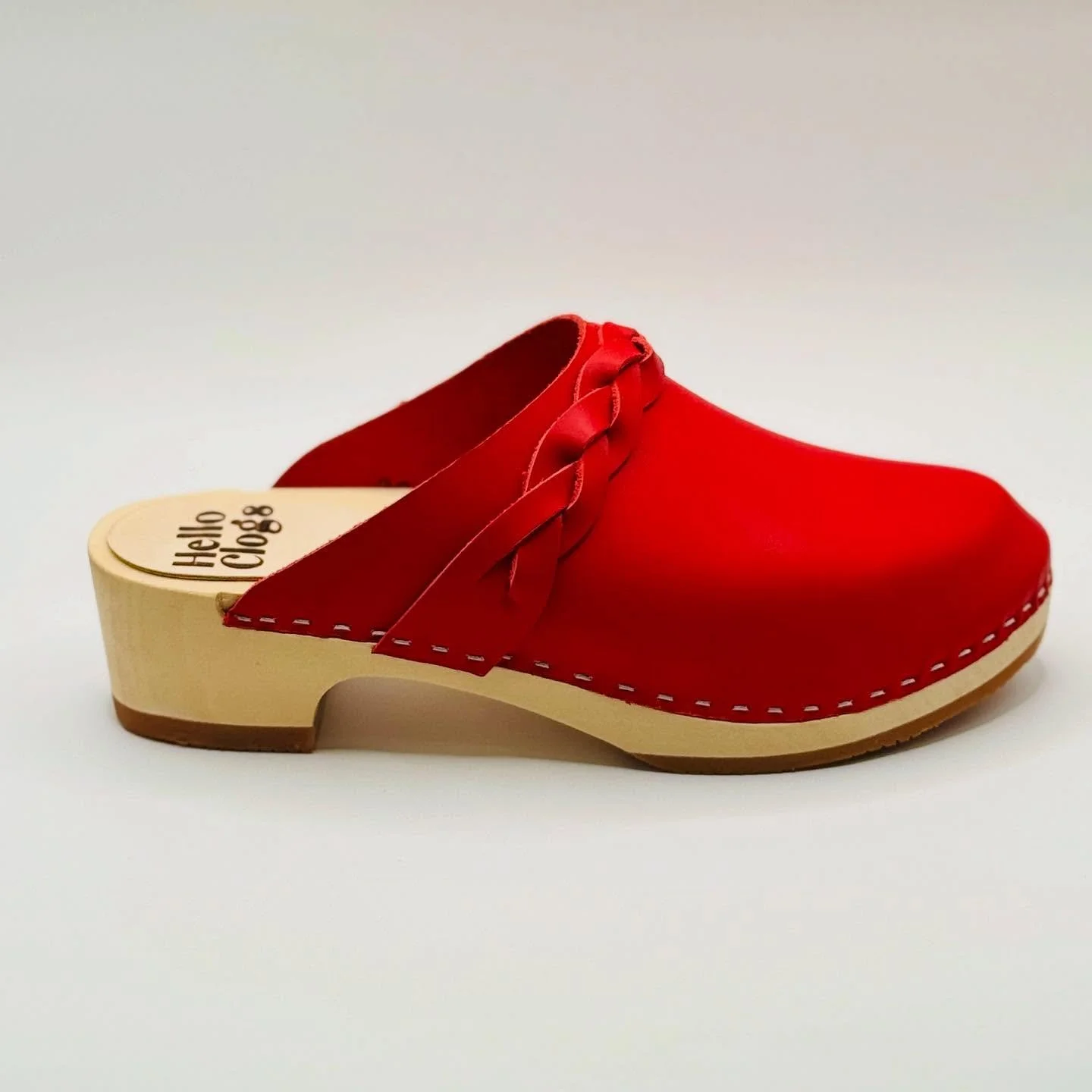 New in the online boutique! 🍒
The Poppy in Cherry &mdash; bold red leather, classic wood sole, handmade and ready to ship.
Size 38 available.

#HelloClogs #PoppyClogs #NewInTheBoutique #CherryRed