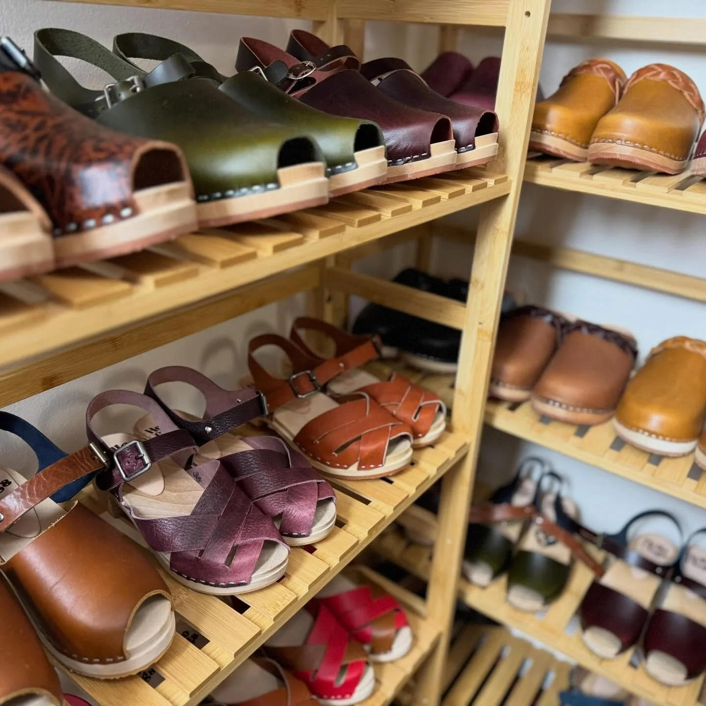 Getting ready for the Spring Market Warehouse Sale at @of.earthandsalt 👯&zwj;♀️
and gearing up for @westcoastcraft in SF&hellip; lots of clogs in the works over here. Feeling really excited about this season 💛