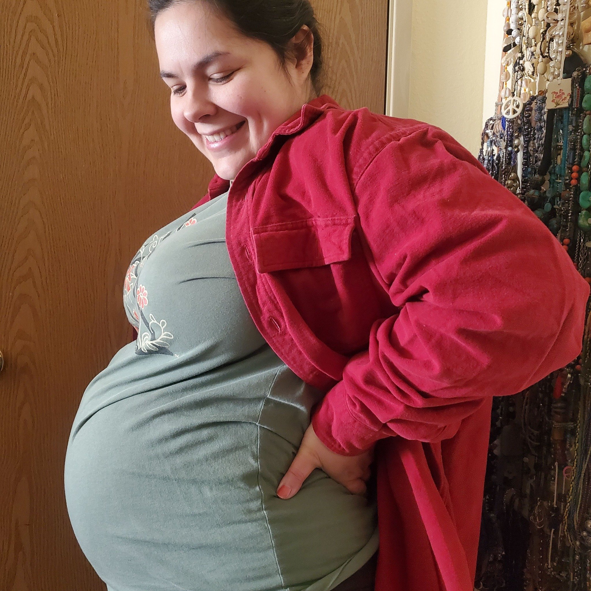 Feels so exciting and wild to say... 30 weeks today! 
Time is flying by! 

I'm feeling great and so grateful for all of your love, kindness, and prayers. 

Sophia is doing great and she's excited to meet everyone. 

And Harley... has his hands full b