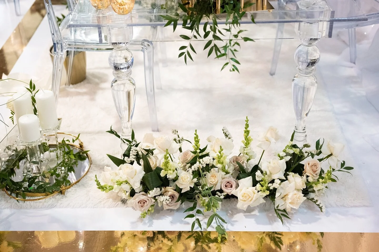 Dear 2024 Brides,
Your love story deserves a canvas as unique as your journey together, and what better way to paint it than with the magic of exquisite florals and decor? 💐✨ Allow us to be the artisans of elegance, crafting an ambiance that resona