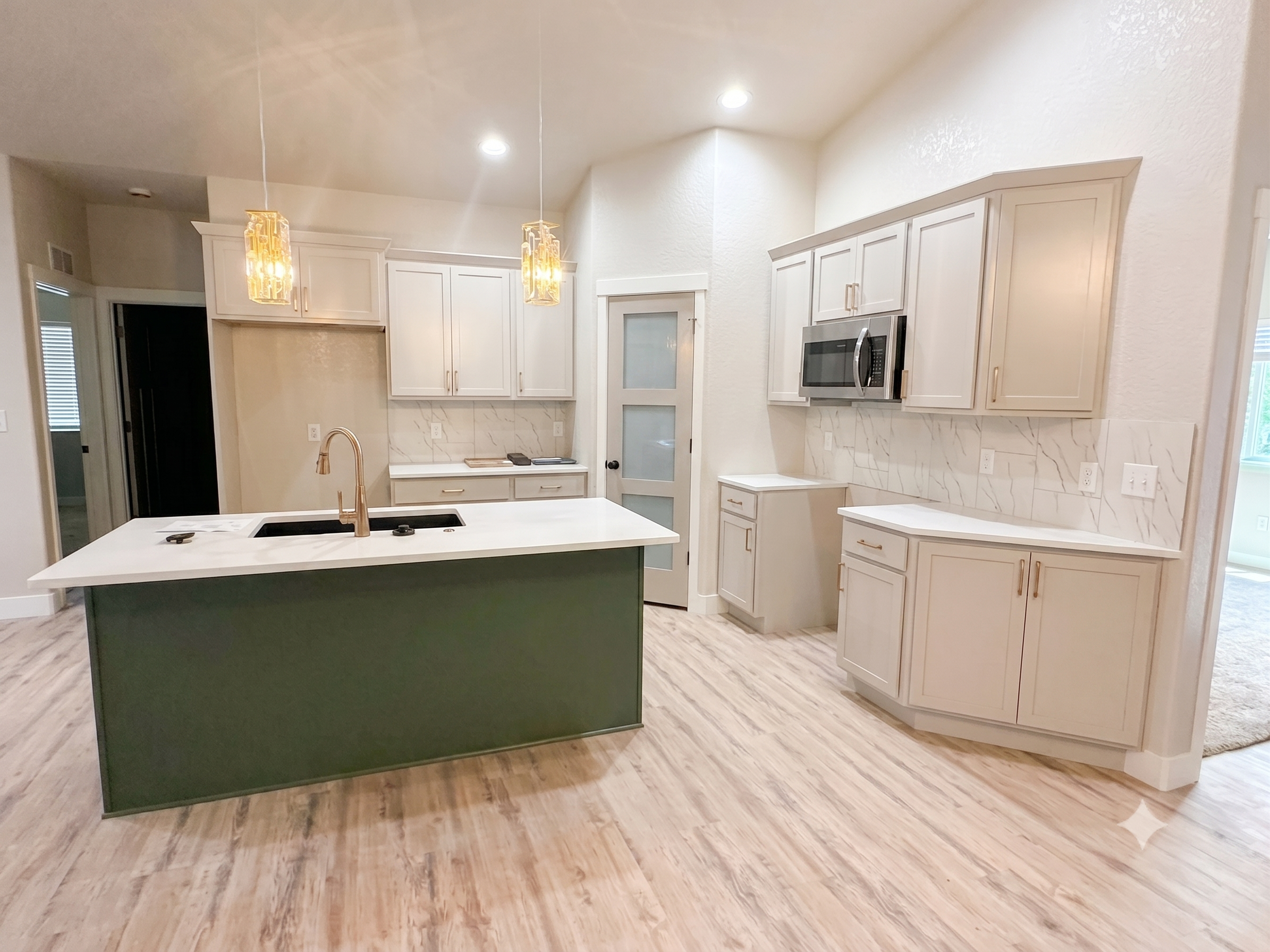 Open concept bight kitchen