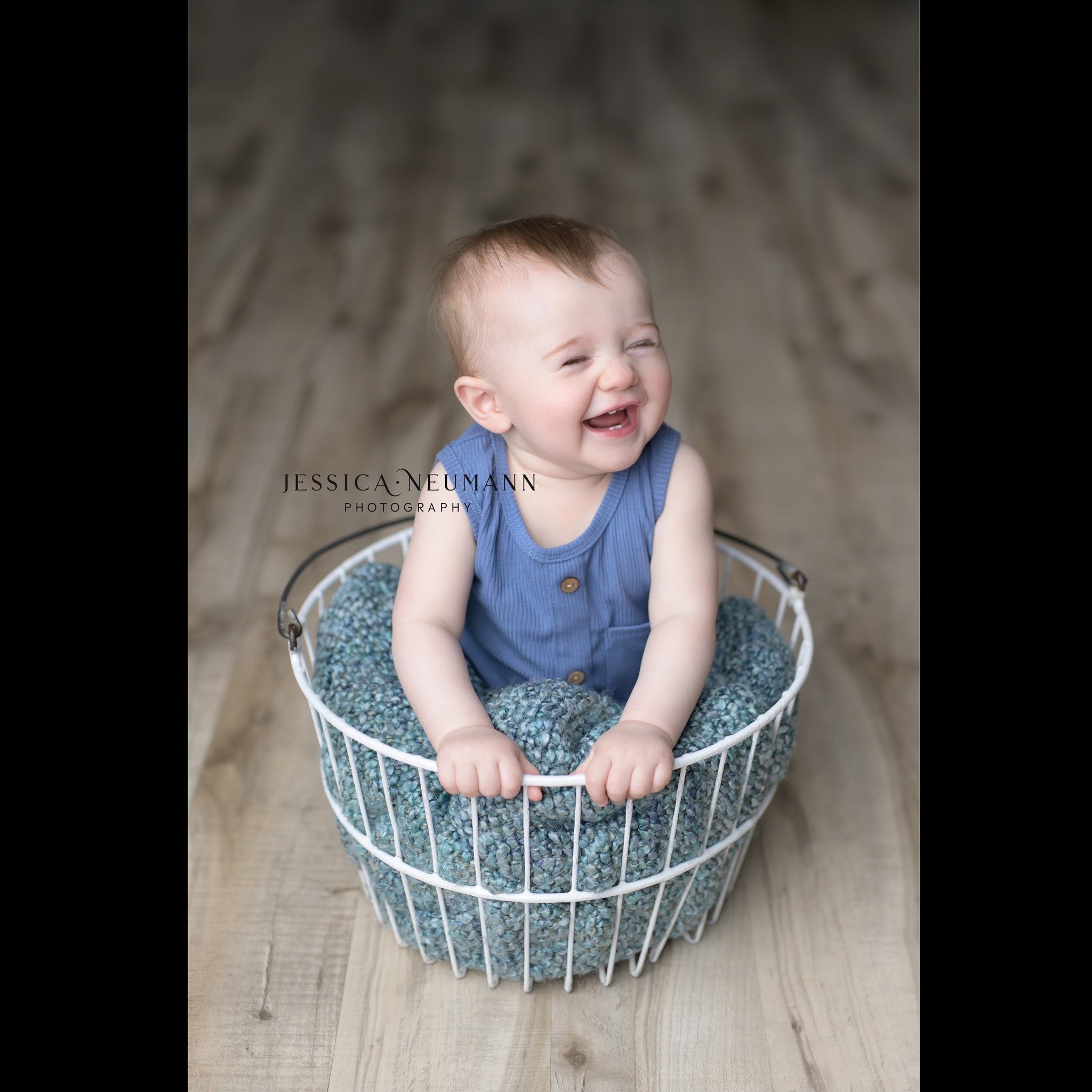 Baylor&rsquo;s sitter session was FULL of big cheesey smiles like this one! 

If you&rsquo;re interested in booking a session, head to my website for more examples of my work, and booking info: https://www.jessicaneumannphotography.com/getting-starte