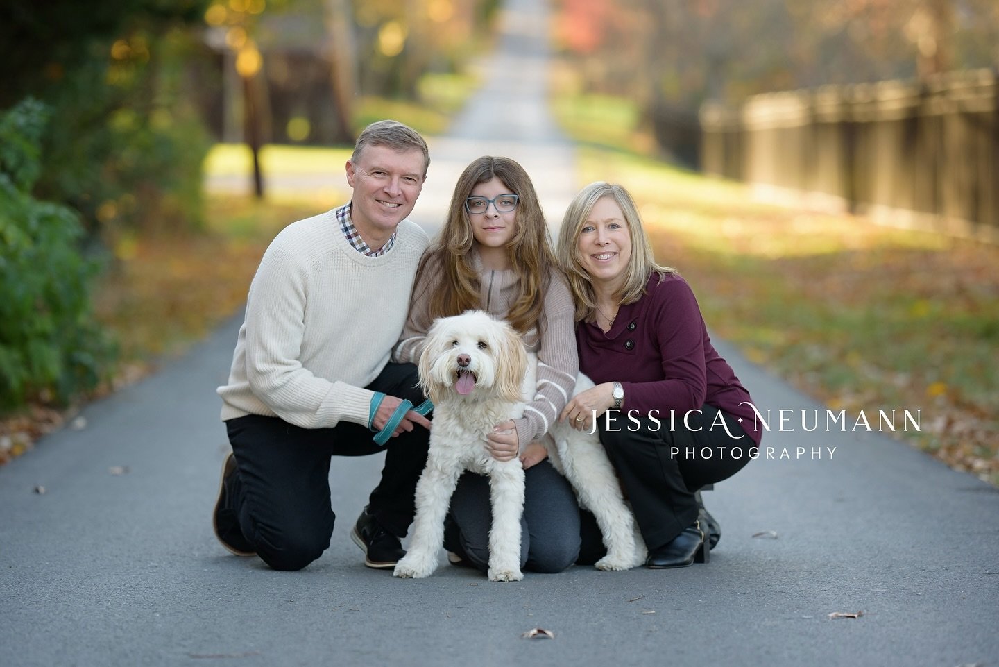 Please please please, always bring your pups to your family session. 🤗

If you&rsquo;re interested in booking a session, head to my website for more examples of my work, and booking info: https://www.jessicaneumannphotography.com/family-sessions

#f