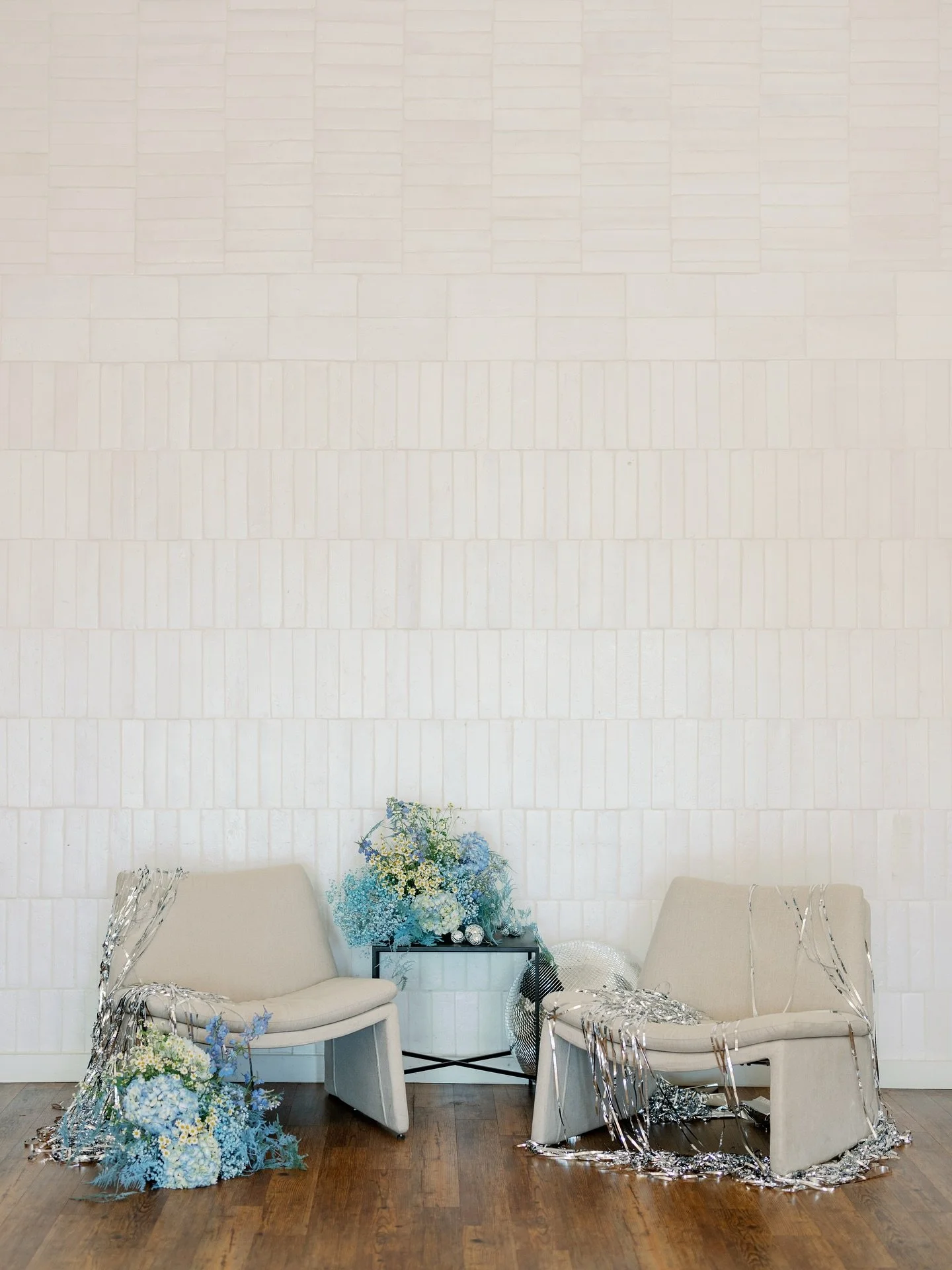 A little sparkle, a lot of style.

photo @thewisteriajade 
dresses @shoprevelry 
beauty @jessicaroopatx 
florals Golden Dreams Bouquets
