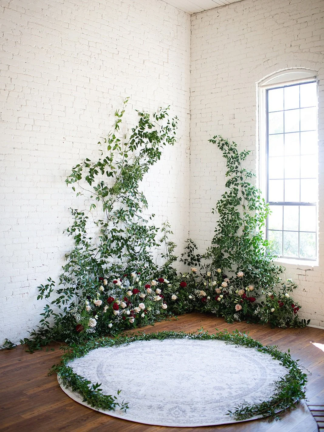 Halloween night but make it dreamy and timeless.

bar @drinkslingersatx 
cake Chloe&rsquo;s Bakehouse
catering Chilantro Food Truck
coordination and photo booth @toastentertainment 
floral @crfloraldesigns 
photo @alyssajaraephotography