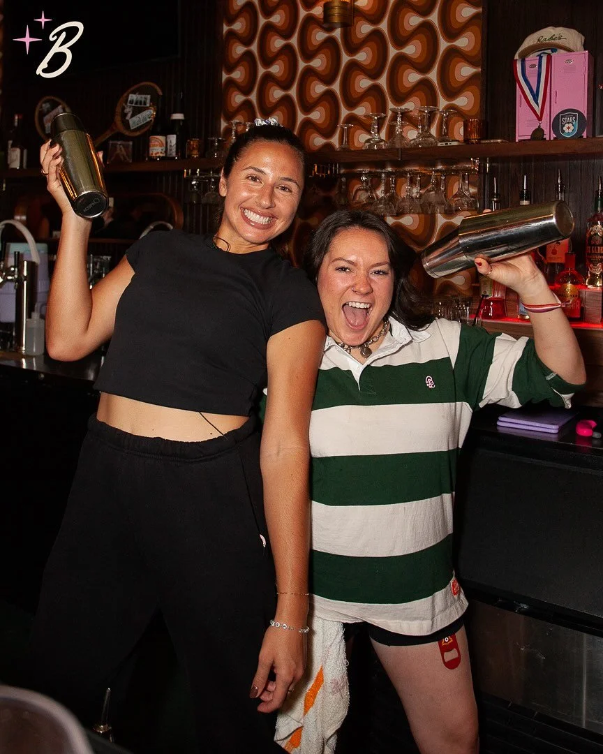 we loved having @thechicagostars legends @sam_staab and @alyssanaeher behind the bar - so fun to have so many soccer fans in one place!!! see more pics capture by @allyalmorephoto on our website, linked in bio 💕