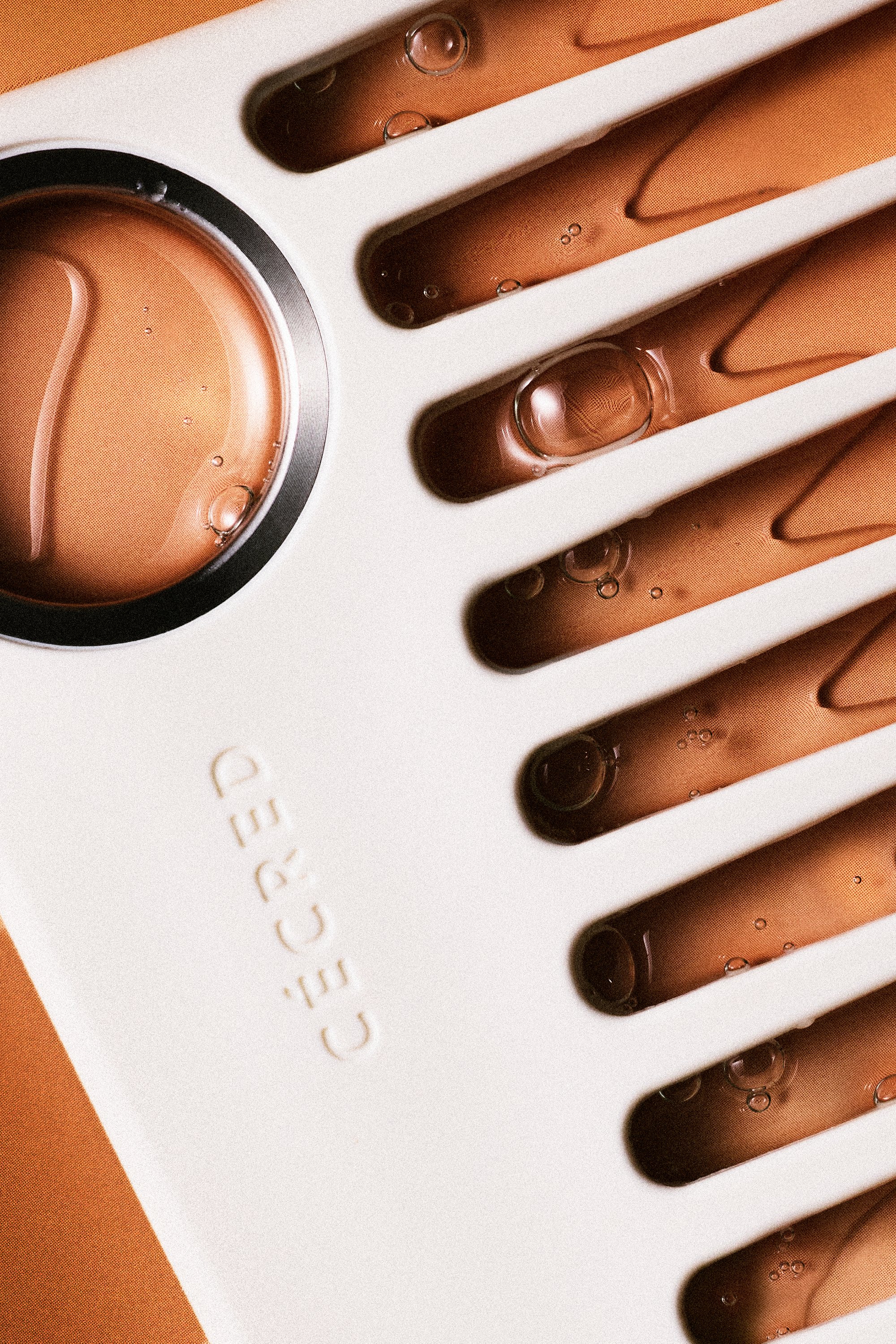 CleanBeauty_Comb_Serum_StephaniePrice_Mariailona_02.jpg