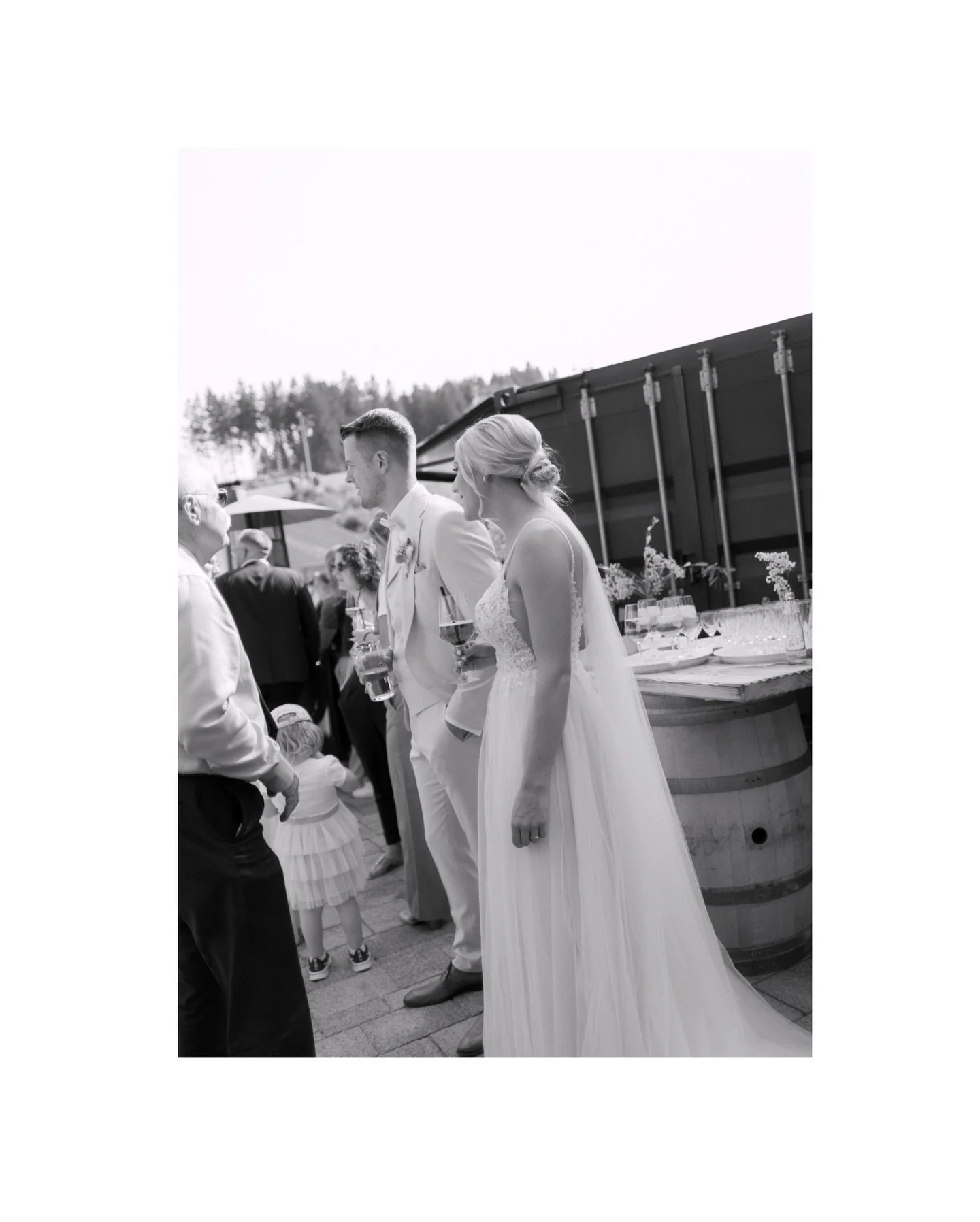 some #candidmoments from C&amp;H&lsquo;s wonderful aperitif hour. 🍸

___________________
Location: @beimoeppi 
H&amp;M: @daniela_riwoldt 
Dress: @hochzeitsrausch_brautmoden 

Wedding photographer 
European Wedding photographer 
Hochzeitsfotograf NRW