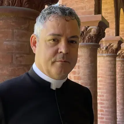 head shot of robert charles