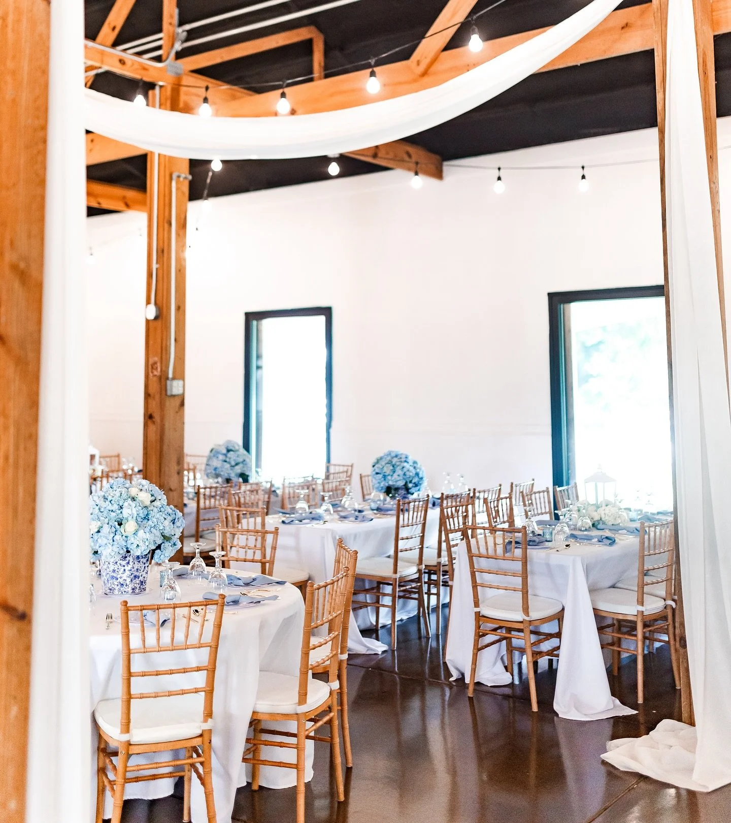 reception details 🩵

📸: @saltoftheearthphotography 
💒: @hampton_cove_wedding_venue 

#weddinginspiration #weddingday #weddingideas 
#receptiondecor #wedding #hamptoncove #weddingdecoration #alabamaweddings #alabamaweddingplanner #huntsvillewedding