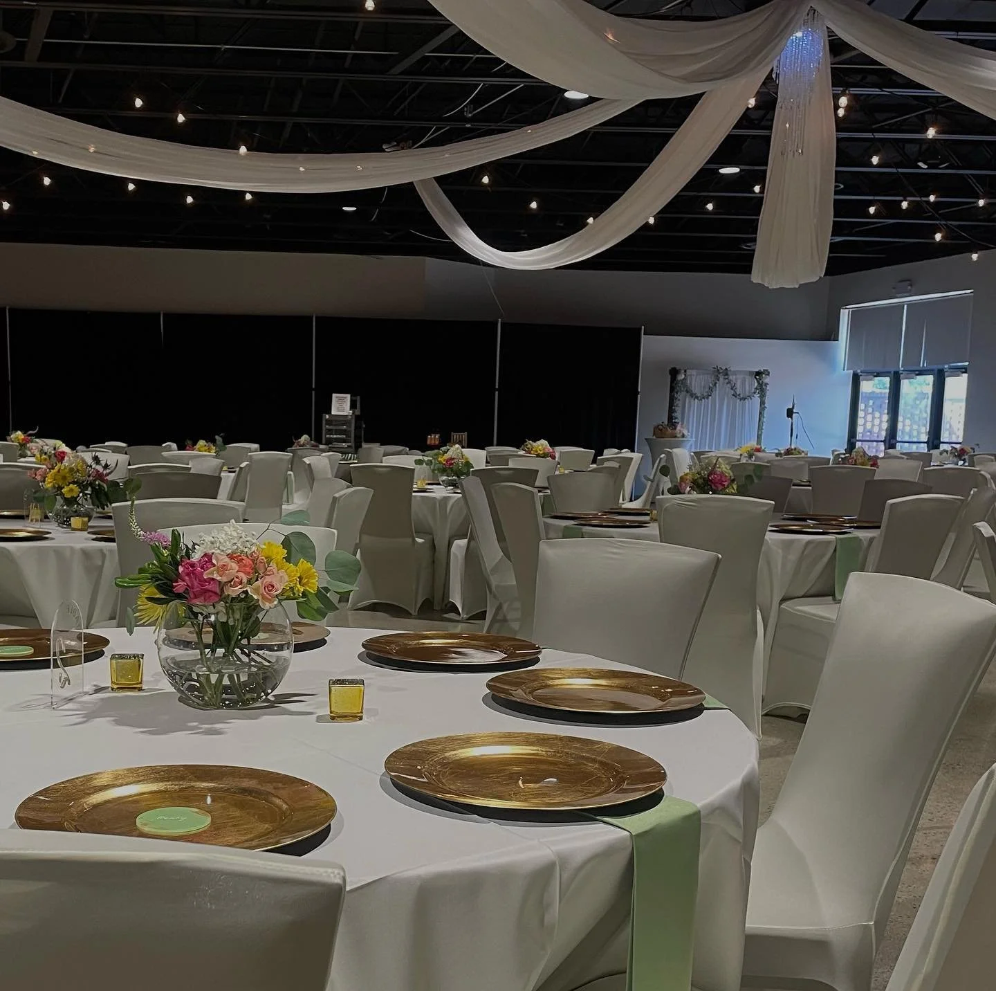 Take a peek inside our latest reception decor at Campus No. 805! Embracing the essence of spring with a soft, colorful, and elegant touch. 🌸🌱💐#SpringVibes #ElegantDecor #CampusNo805

Thank you to the lovely couple for trusting us with their vision