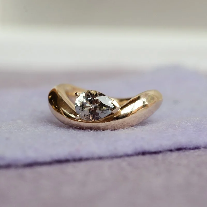 Pear Sapphire Curve.jpg