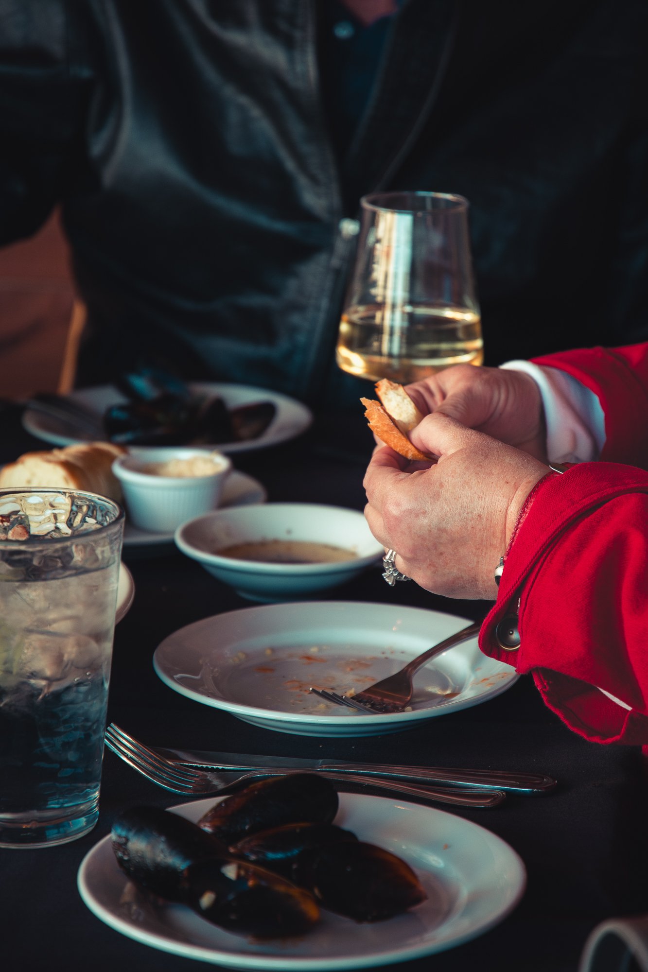 112924_Ferrucci_Details_FoodAndDrinks_MusselsAppetizer_2000px_@lightandlensmedia_-2.jpg