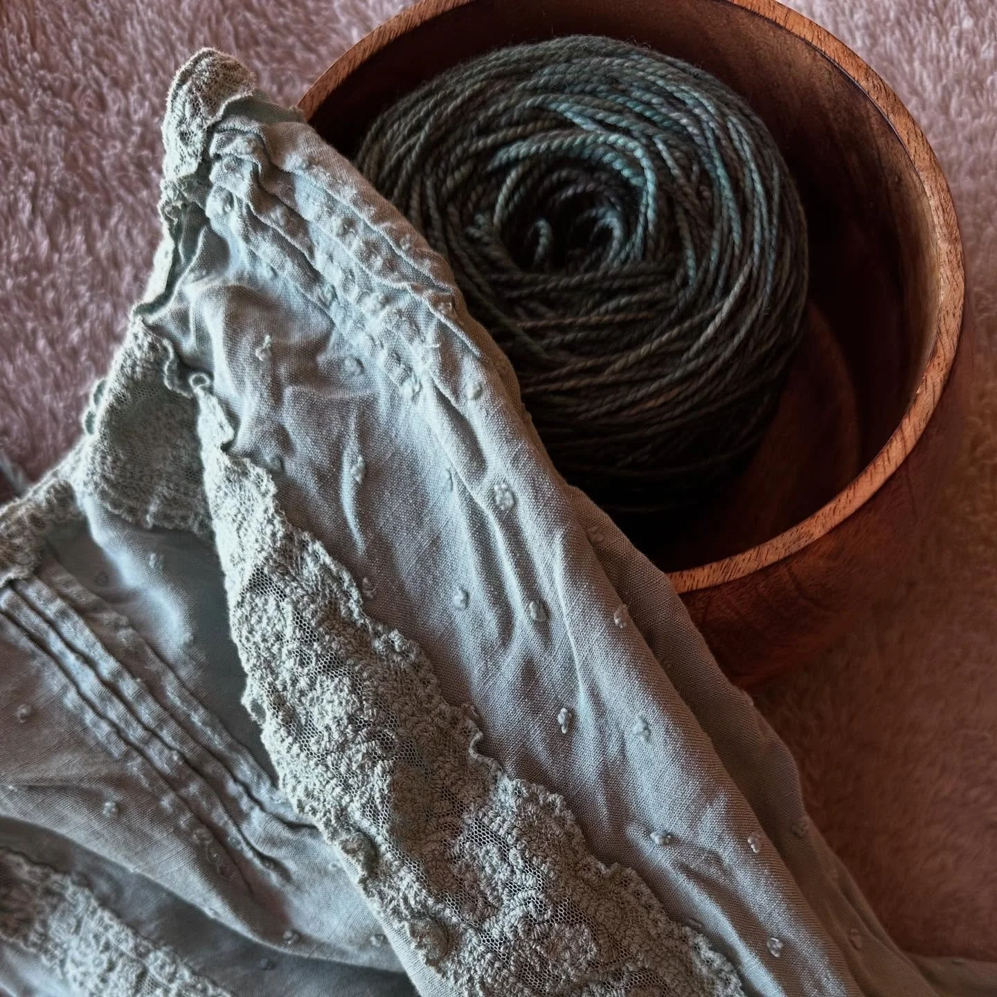 🧶 I started a little dress today for the daughter of my friend. Little one is 4 and about to become a big sister! She loves greens so&hellip; one green sundress is on its way!

I feel like spring cleaning must be impacted by climate change. It&rsquo