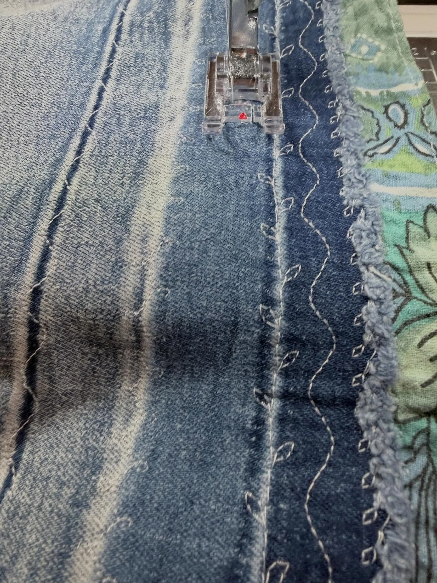 🧶 Be honest and raise hands. Who&rsquo;s done this&hellip; bought clothing too big or too little trying to disguise a body part or fit into a trend that isn&rsquo;t designed for every body type? ✋🏻✋🏻 That&rsquo;s both hands up from me. Just a few 