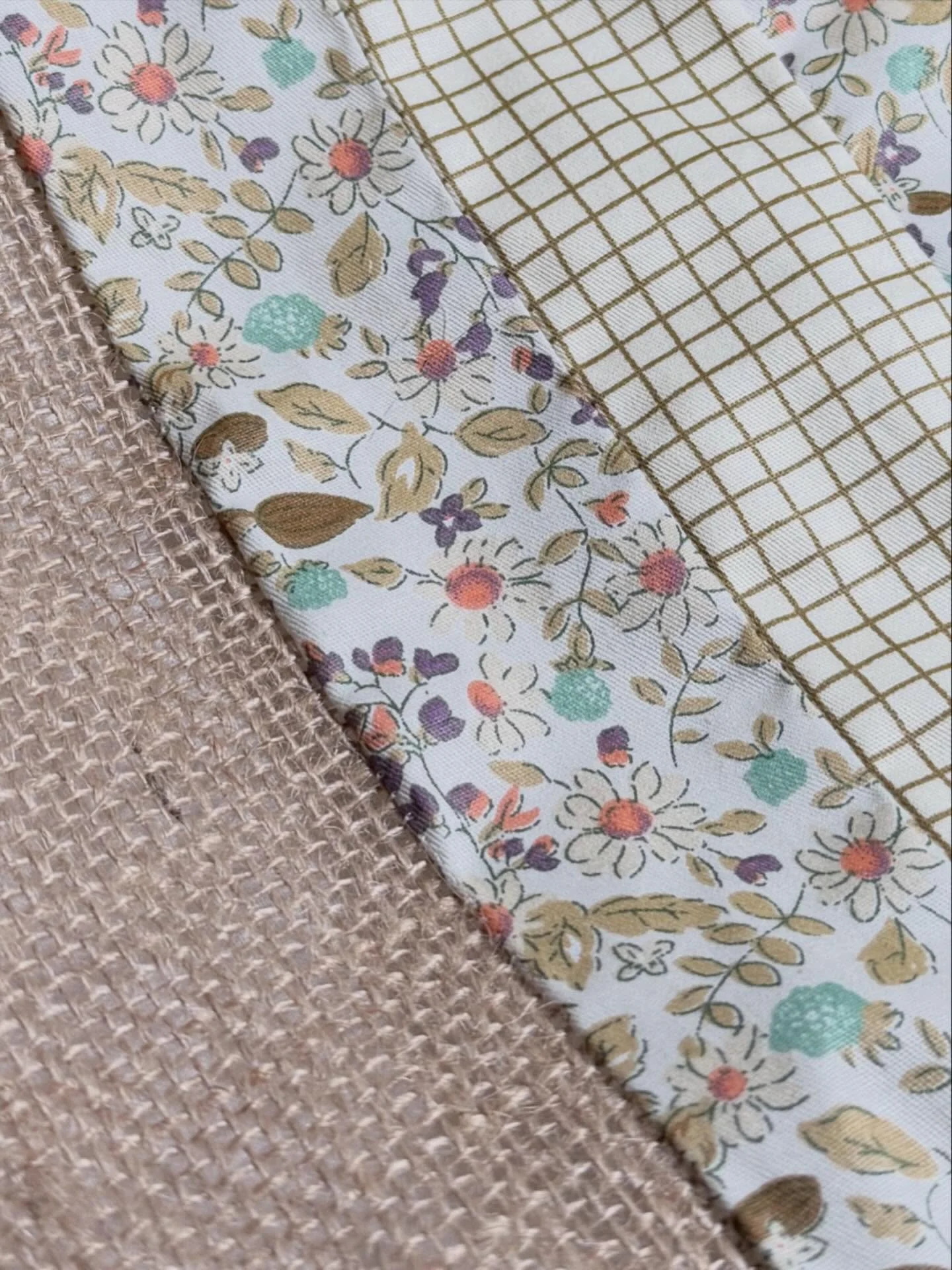 🧶 I had one of those days where I felt there was a lot of variation in texture, color, and pattern. And I feel unsettled and exhausted. The sleep reset button is very necessary tonight. Hugs hugs hugs. 🧶 #lifeislikeaballofyarn #parkinsonsdisease #p