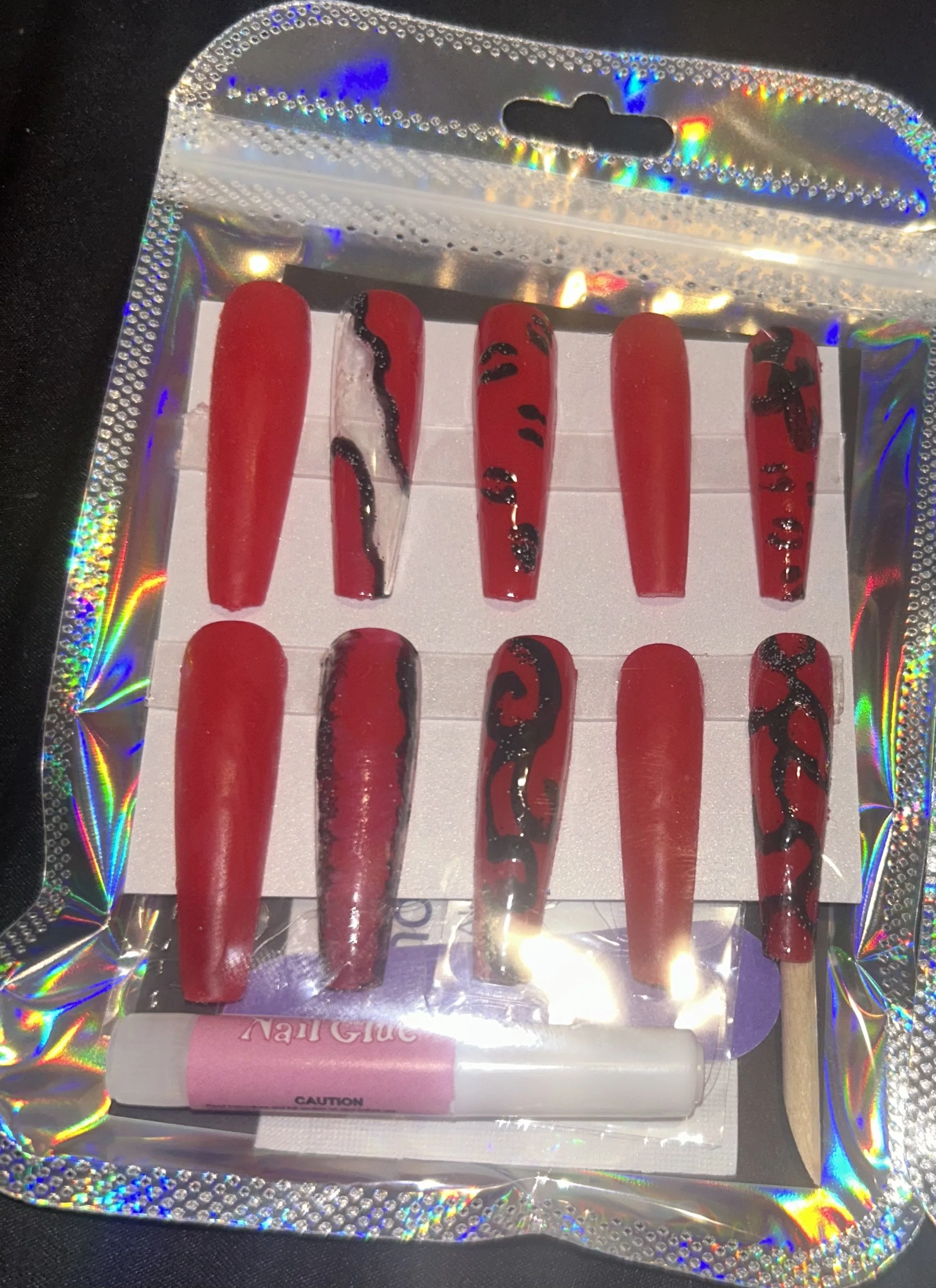 Unique Red/Black Nail Set
