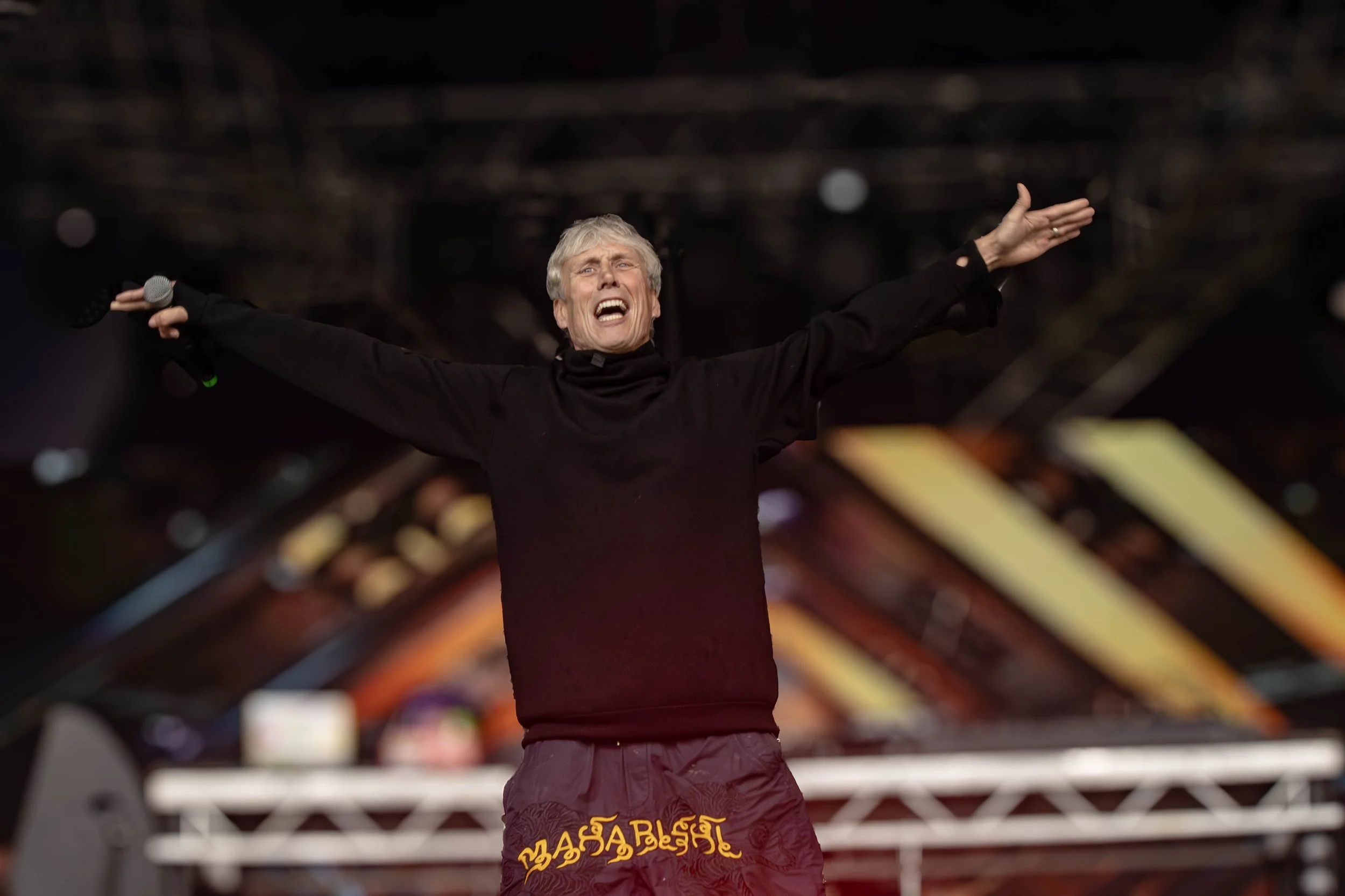 Bez - Happy Mondays - 2025