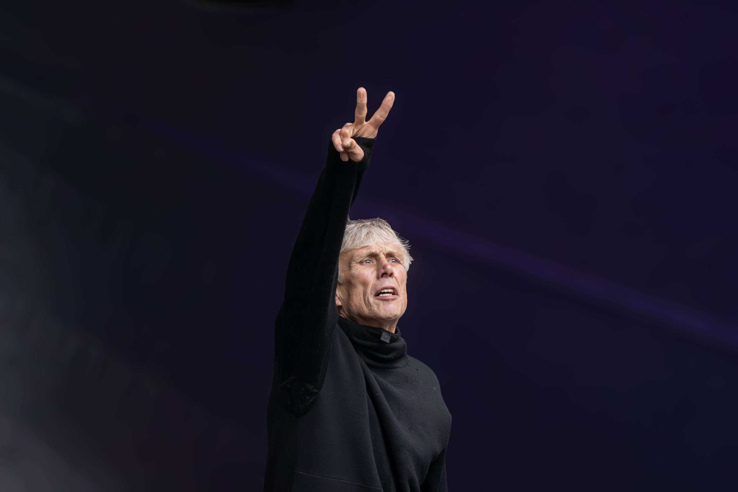 Bez - Happy Mondays - 2025