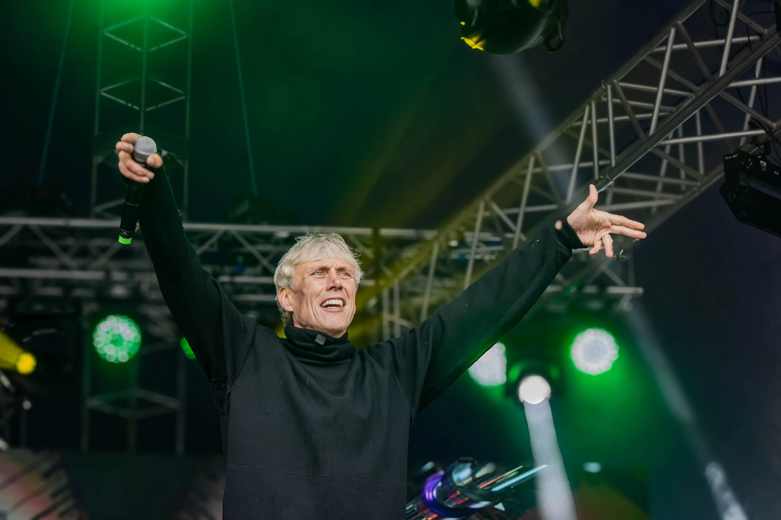 Bez - Happy Mondays - 2025
