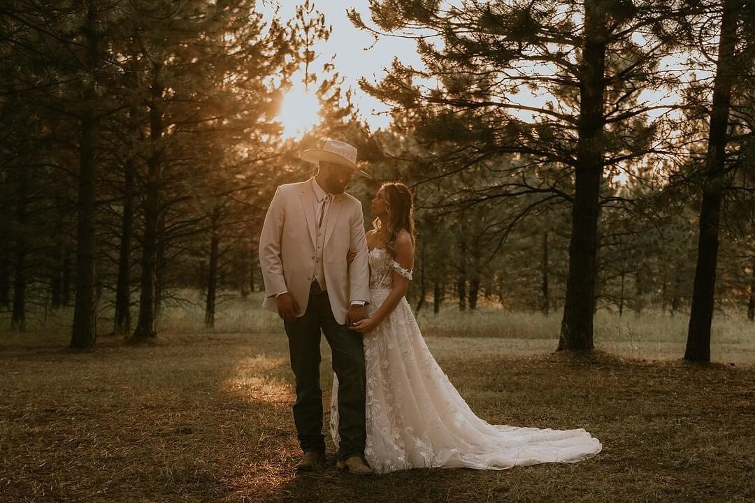 Still swooning over Karissa in her custom gown!! Cheers to a lifetime of love for you two 🤍

@mbphotoandfilm