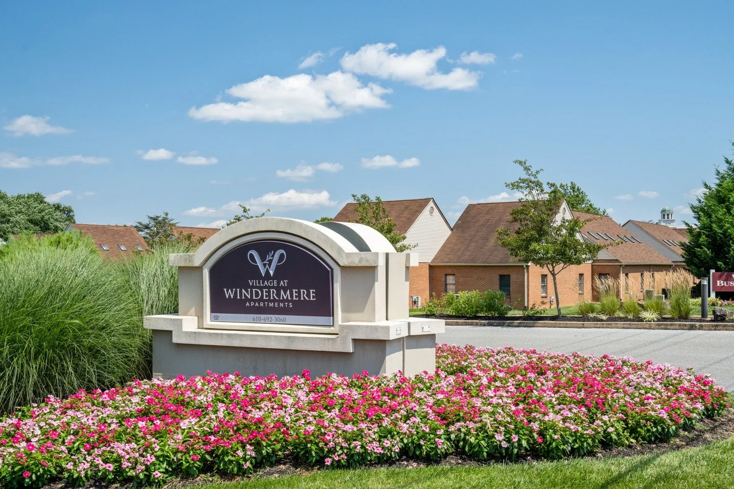 Hoppy Easter 🐰💐 May your day be filled with good vibes, sweet treats, and maybe even a little egg hunt fun 🥚✨ From all of us here, we&rsquo;re wishing you a joyful holiday! 

#easterfun #springliving #apartmentcommunity #multifamilyliving #holiday