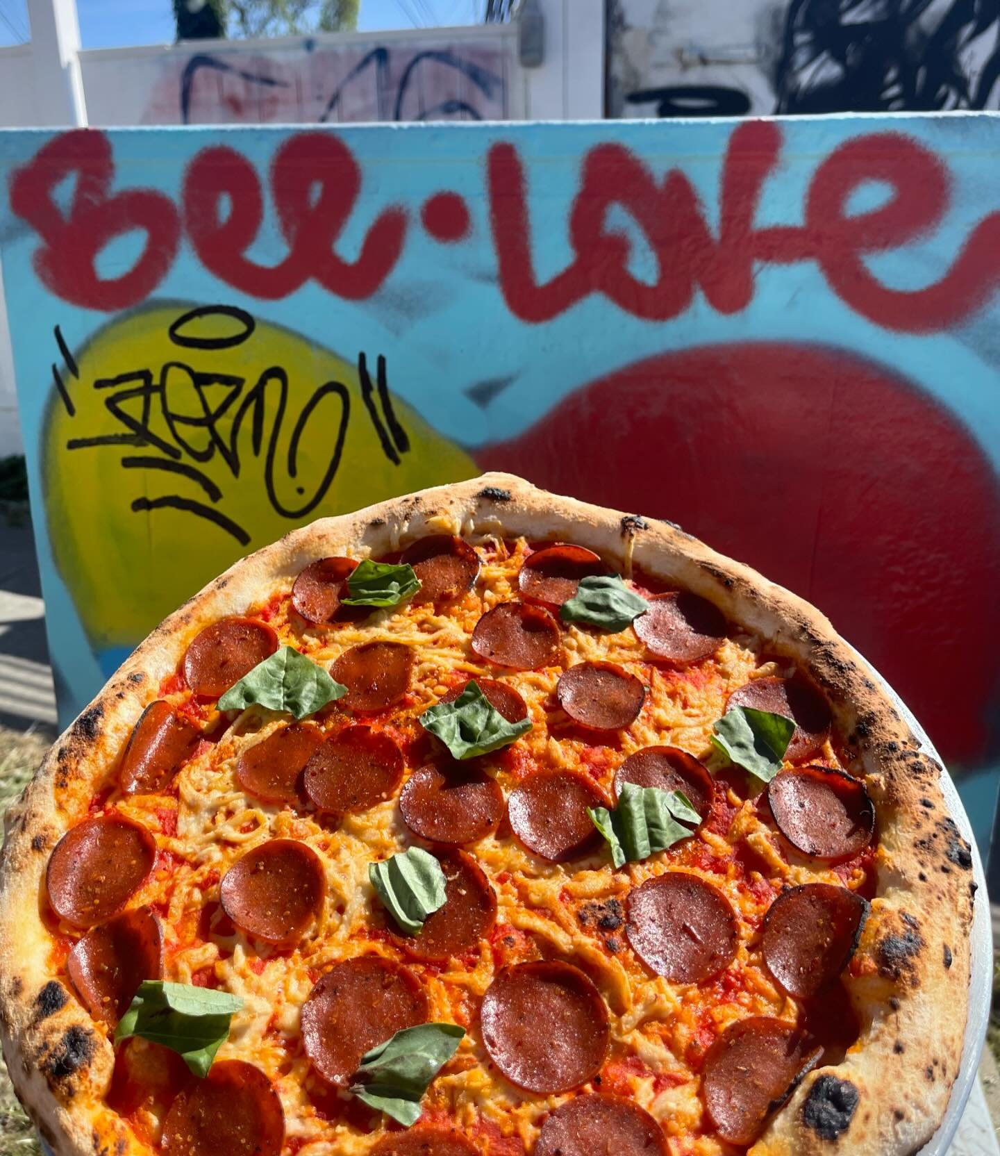 COME GET YOUR VEGAN FIX 

We are so happy to feature @thebehive on all of our vegan pizzas. Pepperoni and cheese so good they&rsquo;ll have you saying &ldquo;that&rsquo;s unBElievable!&rdquo;

This pizza community is something special. Huge shoutout 