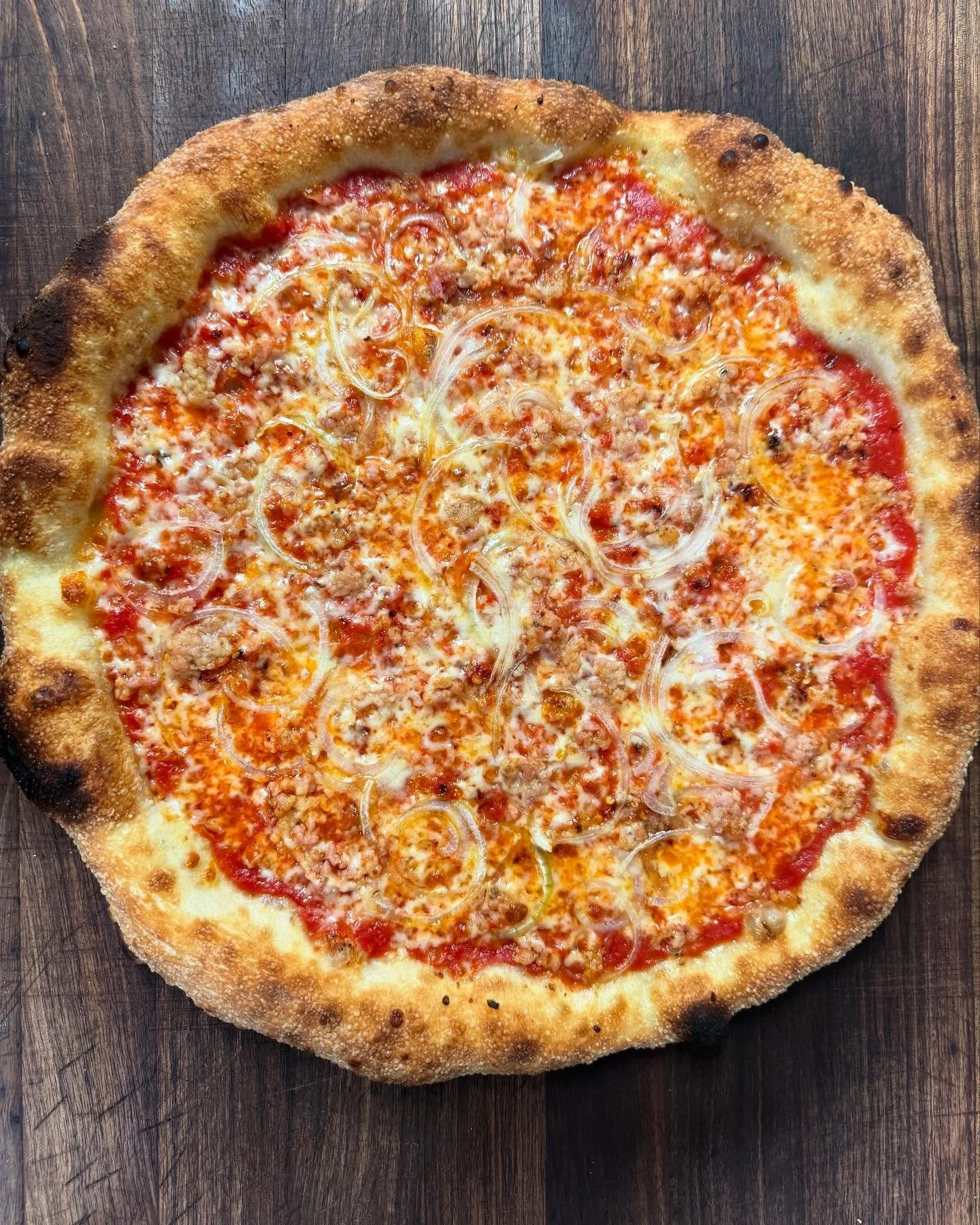 It&rsquo;s the simple things in life that makes us happy. One of our favorite pasta dish in a pie, the Amatriciana - red sauce, chili, onion, pancetta, pecorino