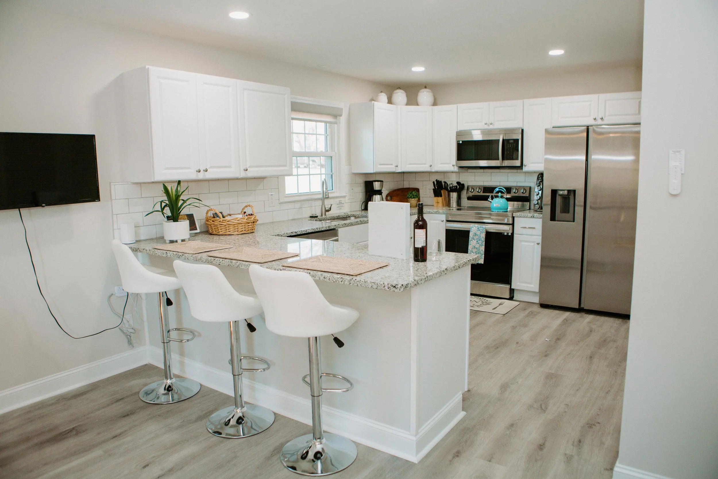 Beautiful, stocked kitchen