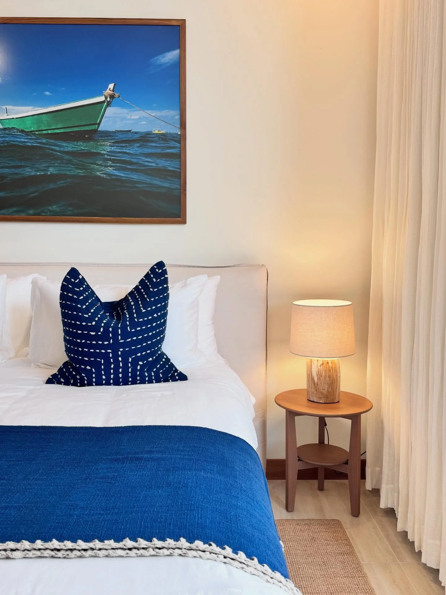 &bull;Bedroom details &bull; for Developed by &bull; Kauai Bahia Invest&bull; 
&bull;@kauai_bahia_realestate &bull;

&bull;Furniture &amp; Decor by 
&bull;@bossa_interiordesign 
 #interordesign #decor #investimentproperty #kukuiulahouse #kauaipropert