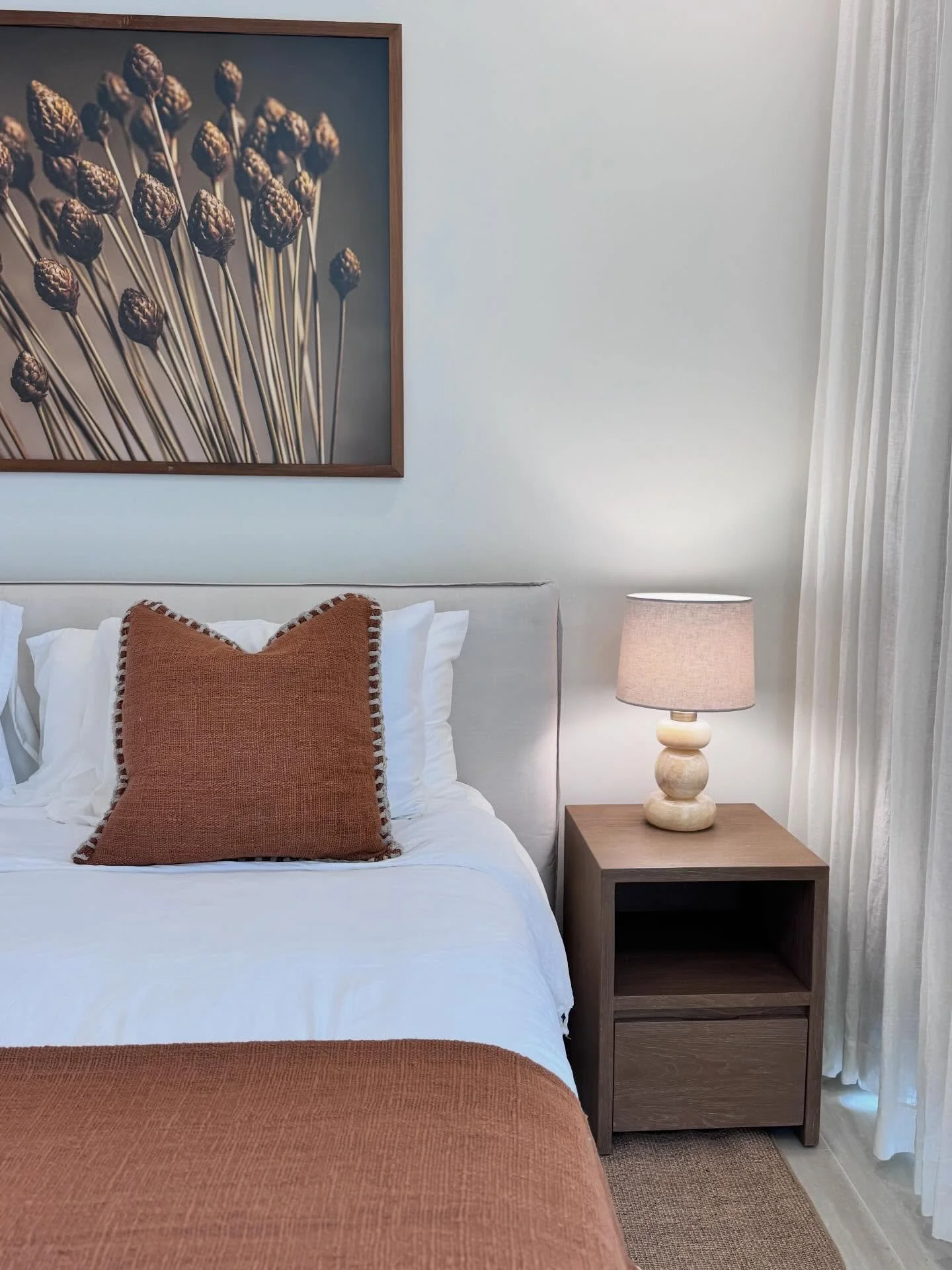 &bull;Bedroom details &bull; for Developed by &bull; Kauai Bahia Invest&bull; 
&bull;@kauai_bahia_realestate &bull;

&bull;Furniture &amp; Decor by 
&bull;@bossa_interiordesign 
 #interordesign #decor #investimentproperty #kukuiulahouse #kauaipropert