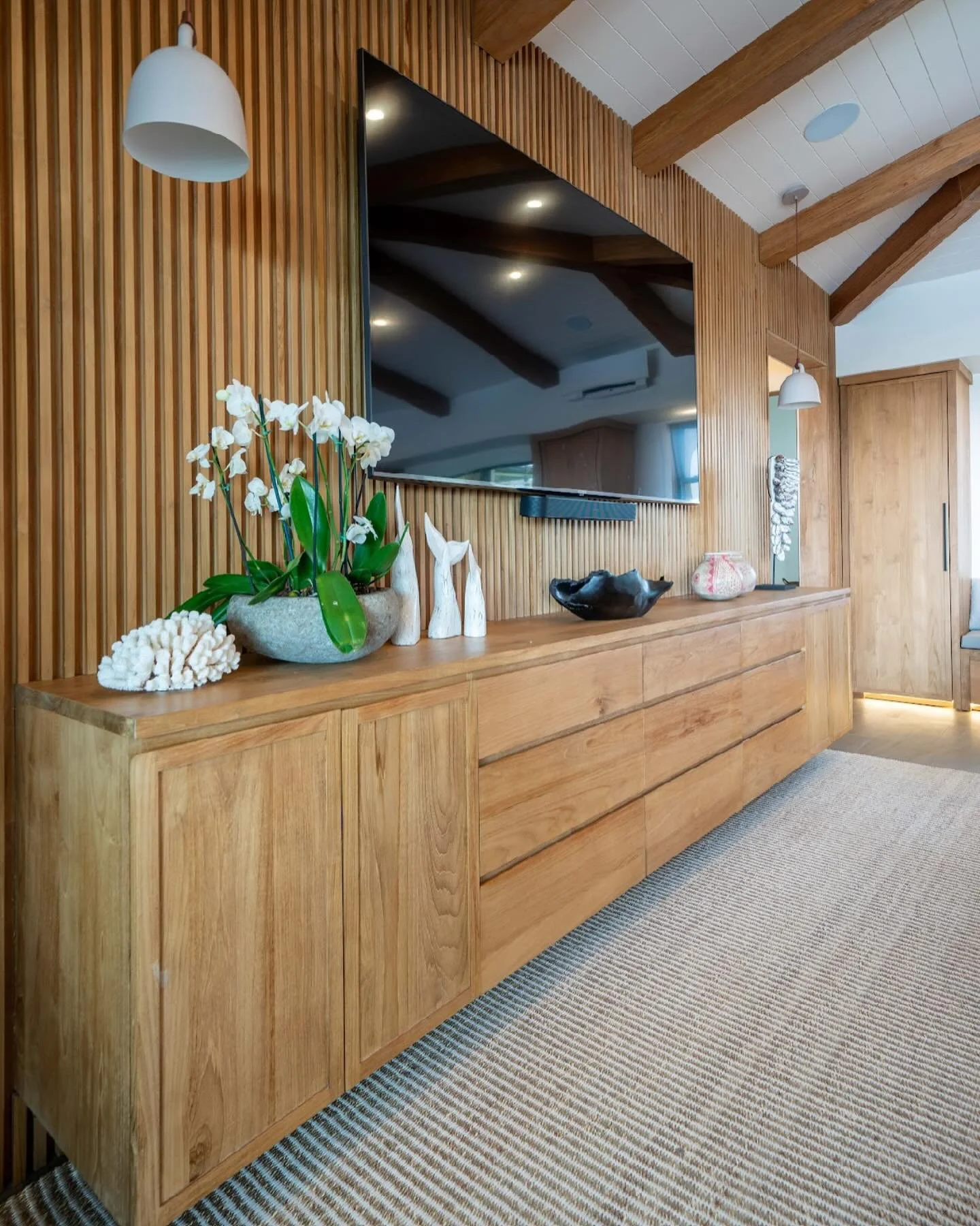 &bull;Lining Room Details &bull; 
&bull;Developed by &bull; Kauai Bahia Invest&bull; 
&bull;@kauai_bahia_realestate &bull;
&bull; HawaiiBahiaInvestiment&bull; 
&bull; @hawaiibahiarealestate 
&bull;Furniture &amp; Decor by 
&bull;@bossa_interiordesign