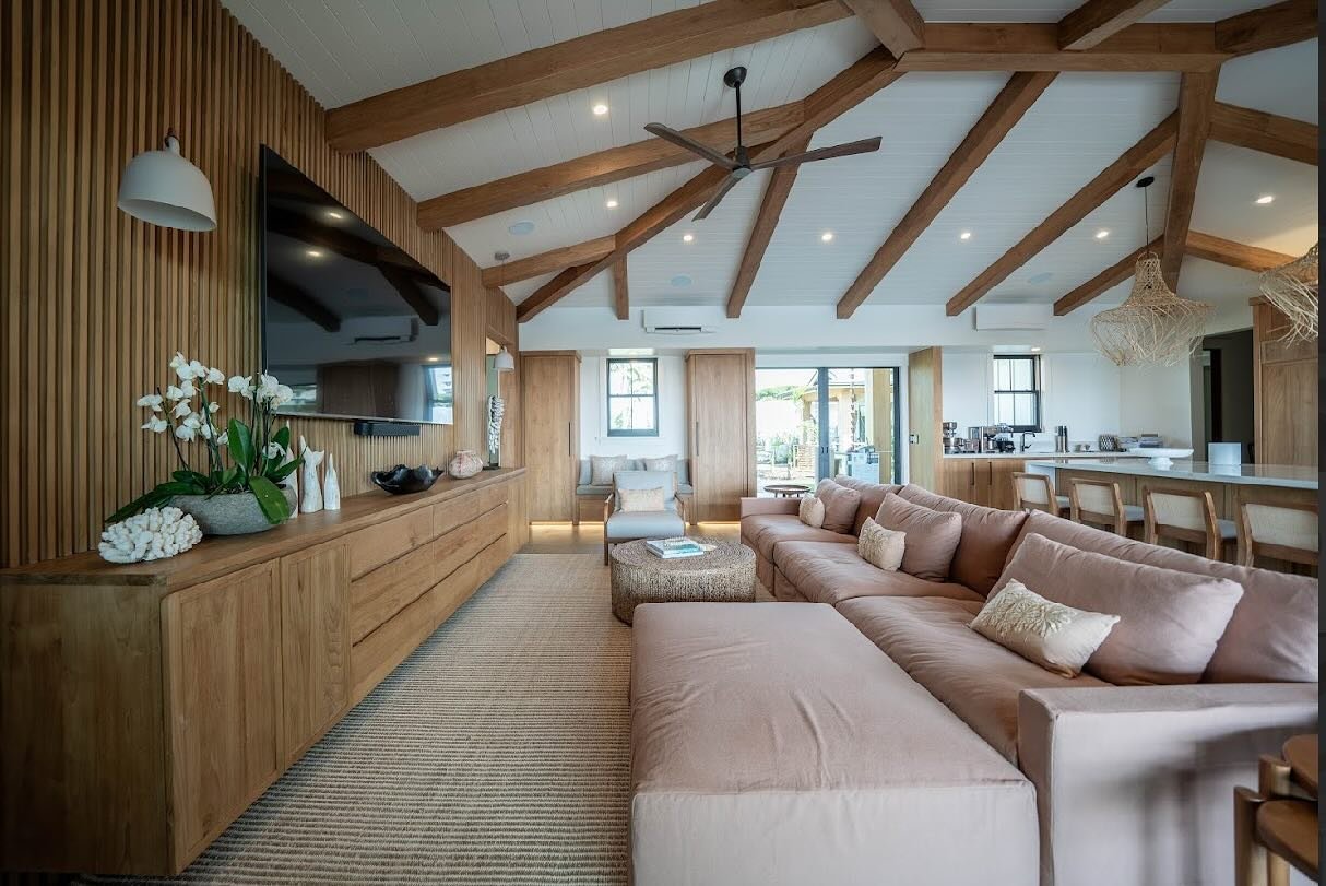 &bull;Living Room &bull; 
&bull;Developed by &bull; Kauai Bahia Invest&bull; 
&bull;@kauai_bahia_realestate &bull;
&bull; HawaiiBahiaInvestiment&bull; 
&bull; @hawaiibahiarealestate 
&bull;Furniture &amp; Decor by 
&bull;@bossa_interiordesign &bull;
