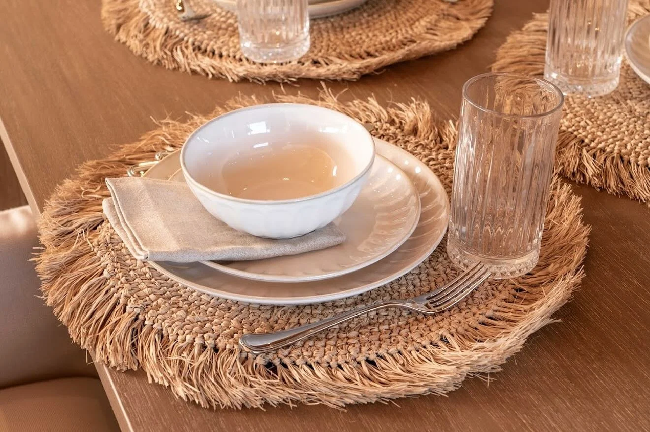 &bull;Details Dinnerware Set&bull; 
Developed by &bull; Kauai Bahia Invest&bull; 
&bull;@kauai_bahia_realestate &bull;
&bull; HawaiiBahiaInvestiment&bull; 
&bull; @hawaiibahiarealestate 
&bull;Furniture &amp; Decor by 
&bull;@bossa_interiordesign &bu