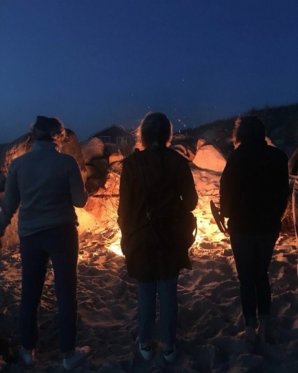 Lake Tashmoo circa 2016, Martha&rsquo;s Vineyard, MA.

Highly suggest taking a long bumpy dirt road to bonfire on the beach on a cool summer night with some unfamiliar faces&hellip; hello summer 🤍