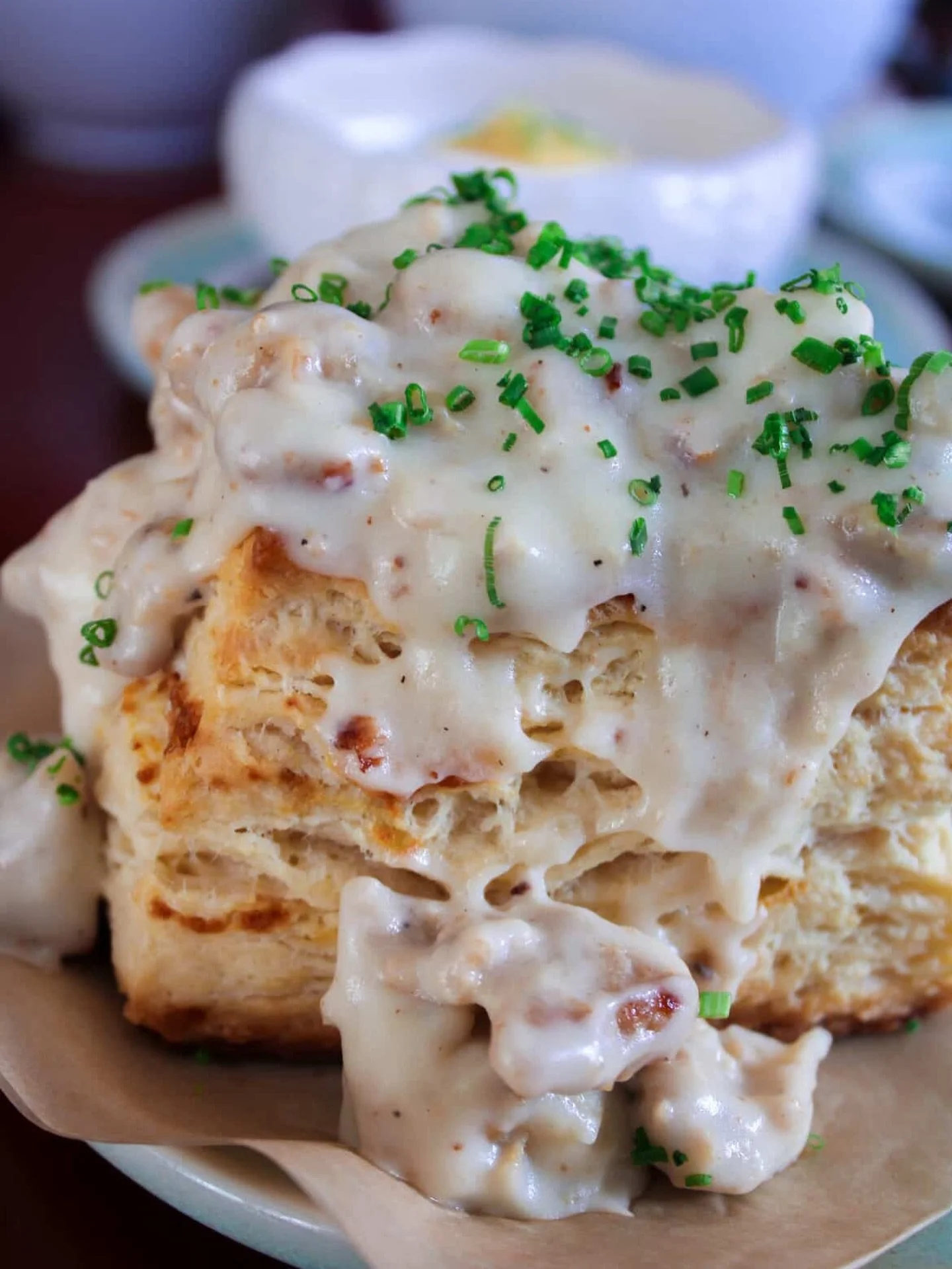 Amanda&rsquo;s buttermilk biscuit with country sausage gravy coming out strong for our inaugural brunch day!! Thanks to everyone who joined us yesterday, y&rsquo;all killed us! See you next Sunday!!

📷 by the lovely @gardenstateliving_