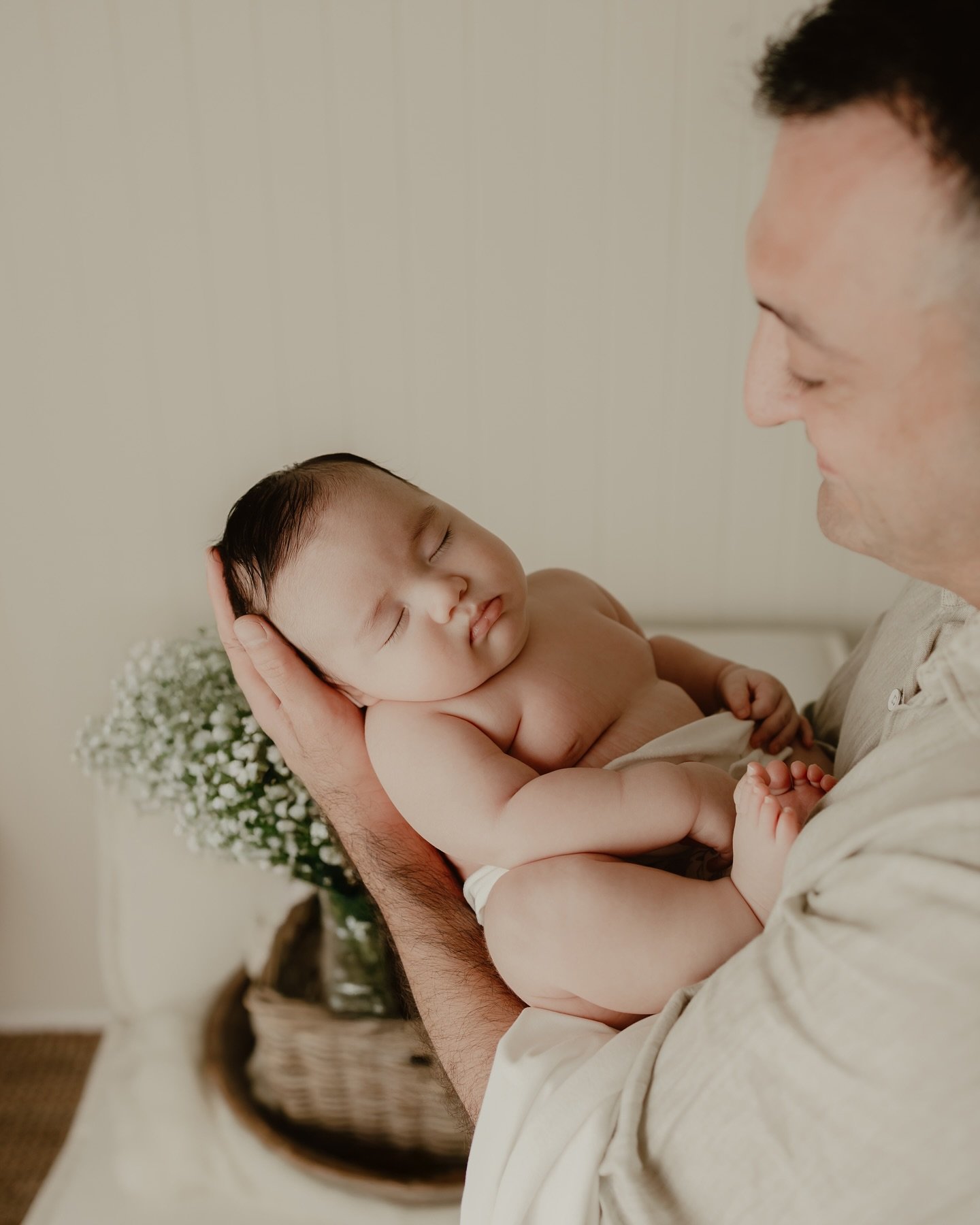 Here&rsquo;s your gentle reminder not to miss out on capturing those fleeting newborn moments! While babies tend to be sleepier and curlier in the first two weeks, it&rsquo;s never too late to book a session and preserve the magic of their first mont
