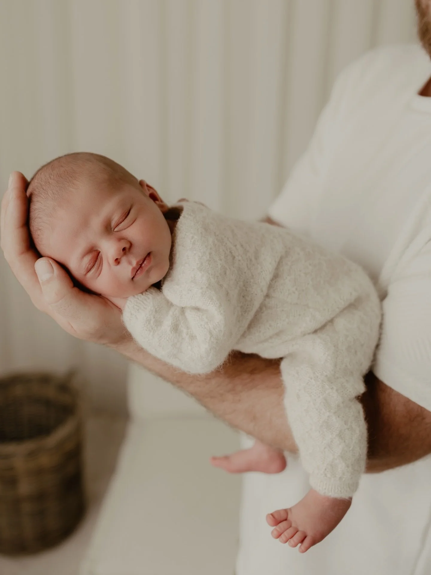 You&rsquo;ll never get these tiny days back&hellip;
the curled up poses, the sleepy stretches, the way they fit perfectly in your arms ❤️#townsville #townsvillephotographer #newborn #newbornphotography #townsvillefamilyphotographer