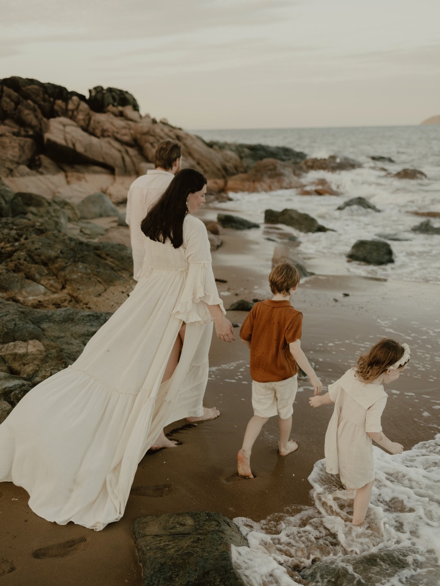 Mums&hellip; you deserve to be in the frame too 🤍
These memories are just as much yours as they are your children&rsquo;s. #townsvillephotographer #townsvillefamilyphotographer #townsvillemums #townsvillebusiness