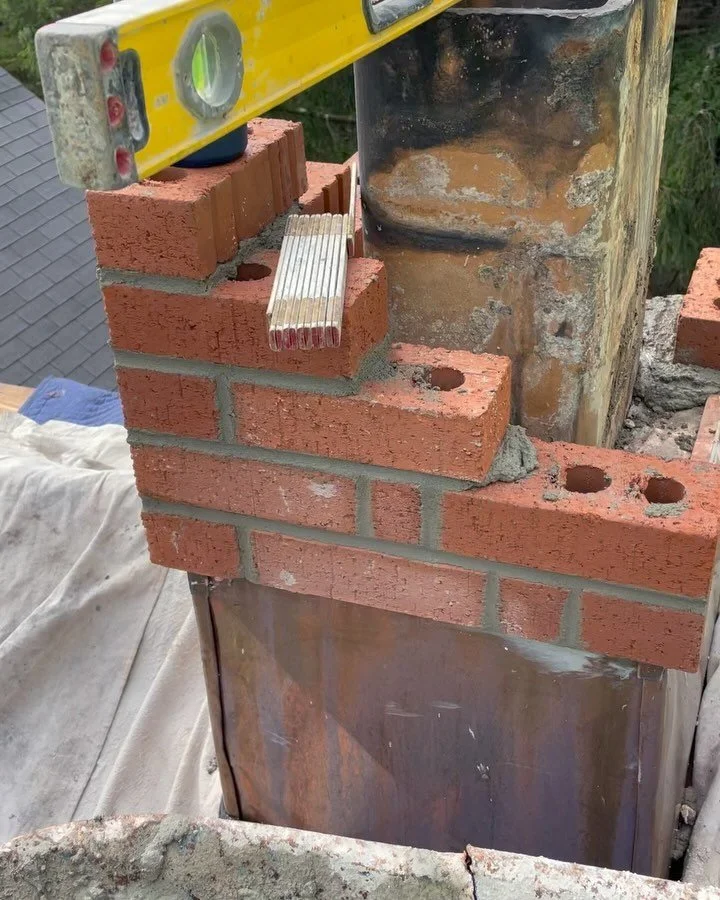 It&rsquo;s almost that time of the season!! A small chimney completed by us at Southern Mortar Works! 🥶 
&bull;
&bull;
&bull;
&bull;
&bull;
&bull;
#southernmortarworks #bricklaying #construction #masonrycontractor #masonry #brickmason #stonemason #b