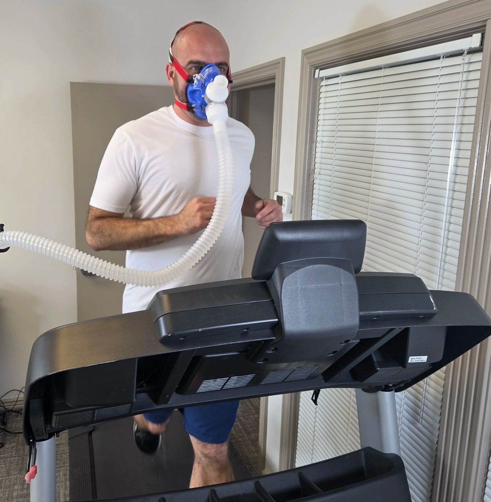 An athlete wearing a metabolic analysis mask while performing a VO2 Max treadmill stress test at Health InSight LLC in Layton, Utah, measuring aerobic capacity and anaerobic thresholds