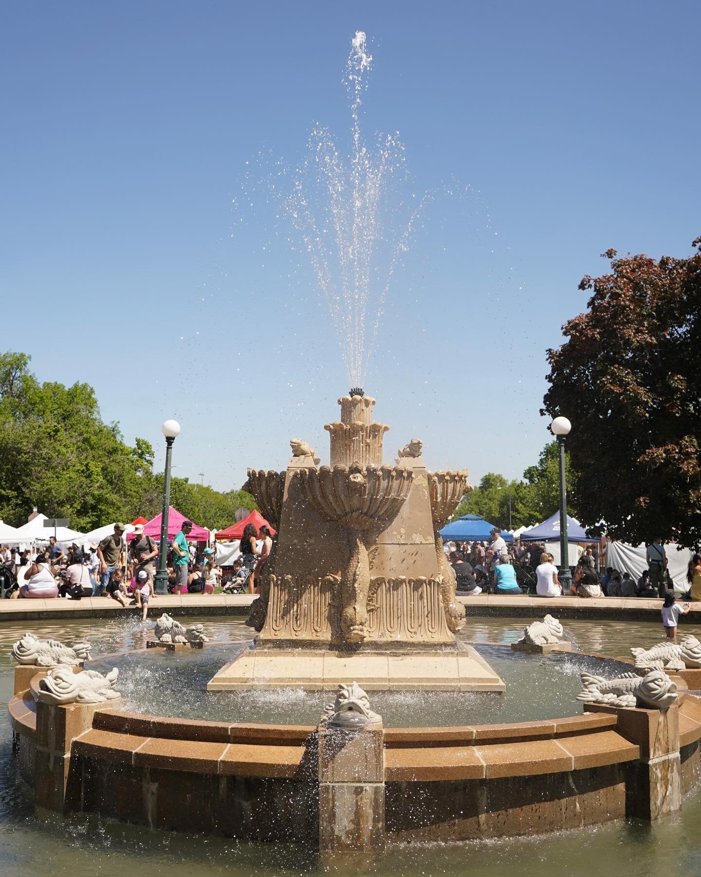 ONE MONTH MORE! Picture this: the City Park esplanade lined with vendor booths, live music playing, the sun shining, and people picnicking in the grass enjoying a locally-sourced spread. Yep, the best days are @cityparkfarmersmarket days. 

I truly c