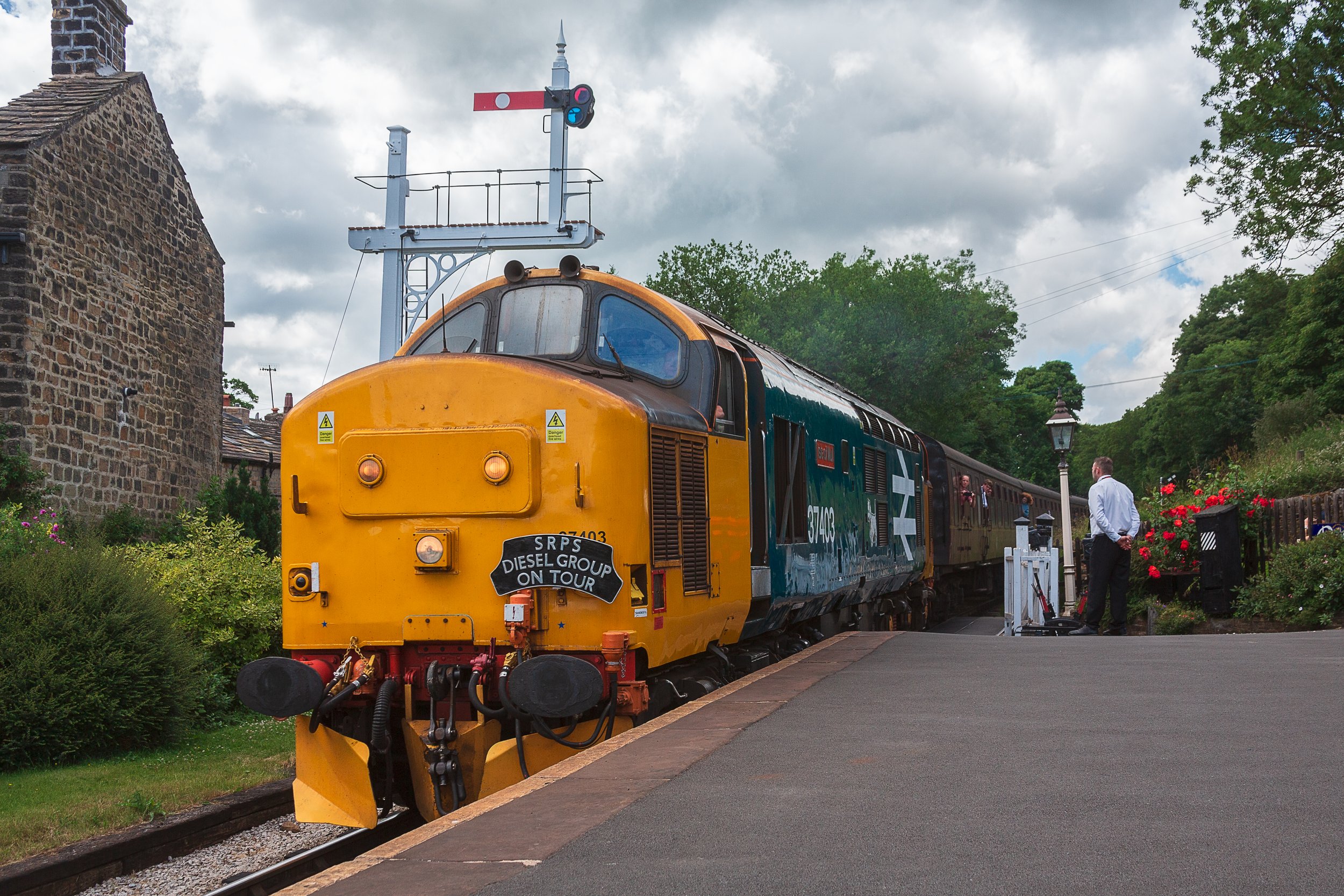 BR Class 37 No. 37403 ‘Isle of Mull’