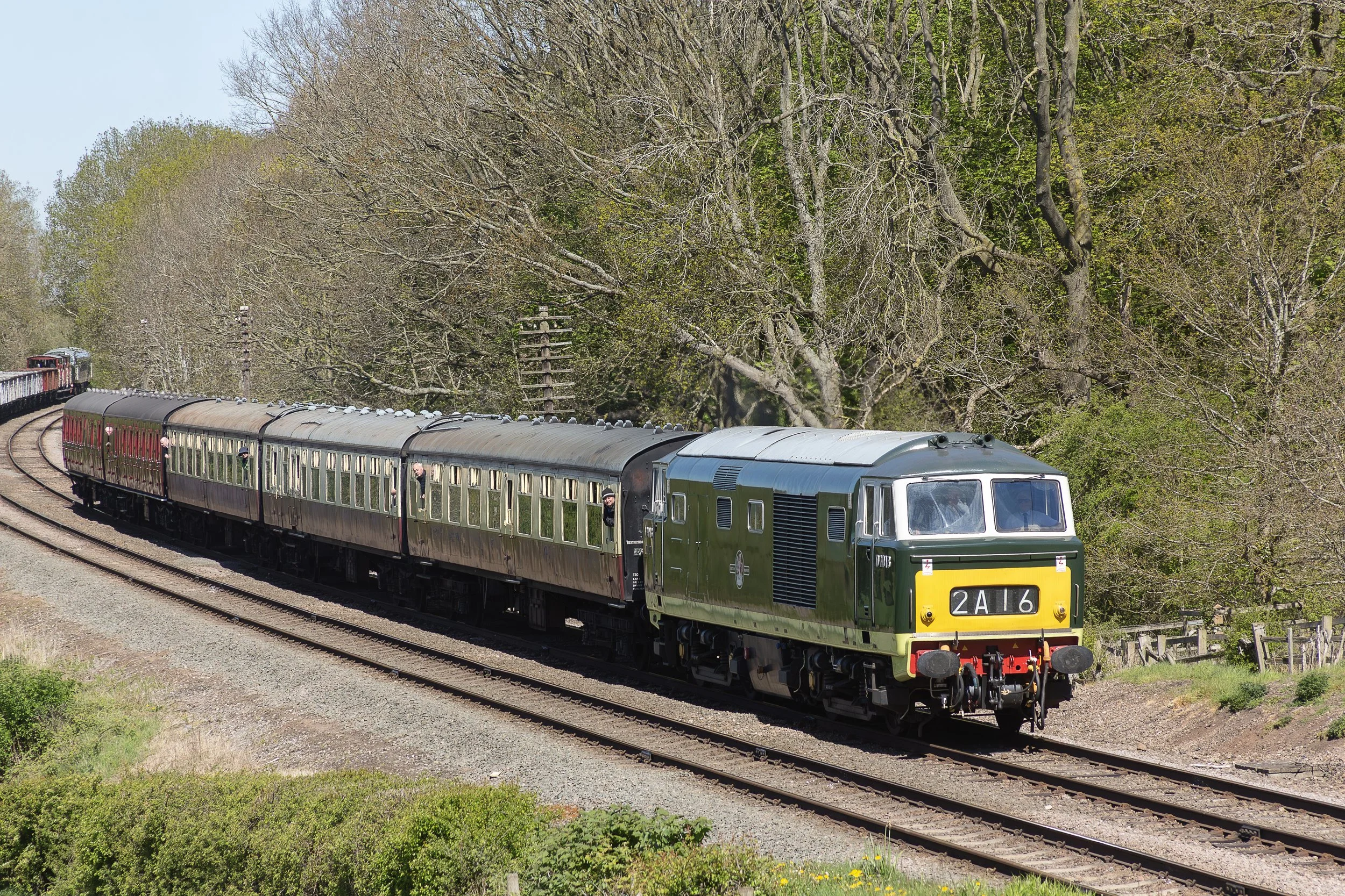 Class 35 D7018 ‘Hymek’