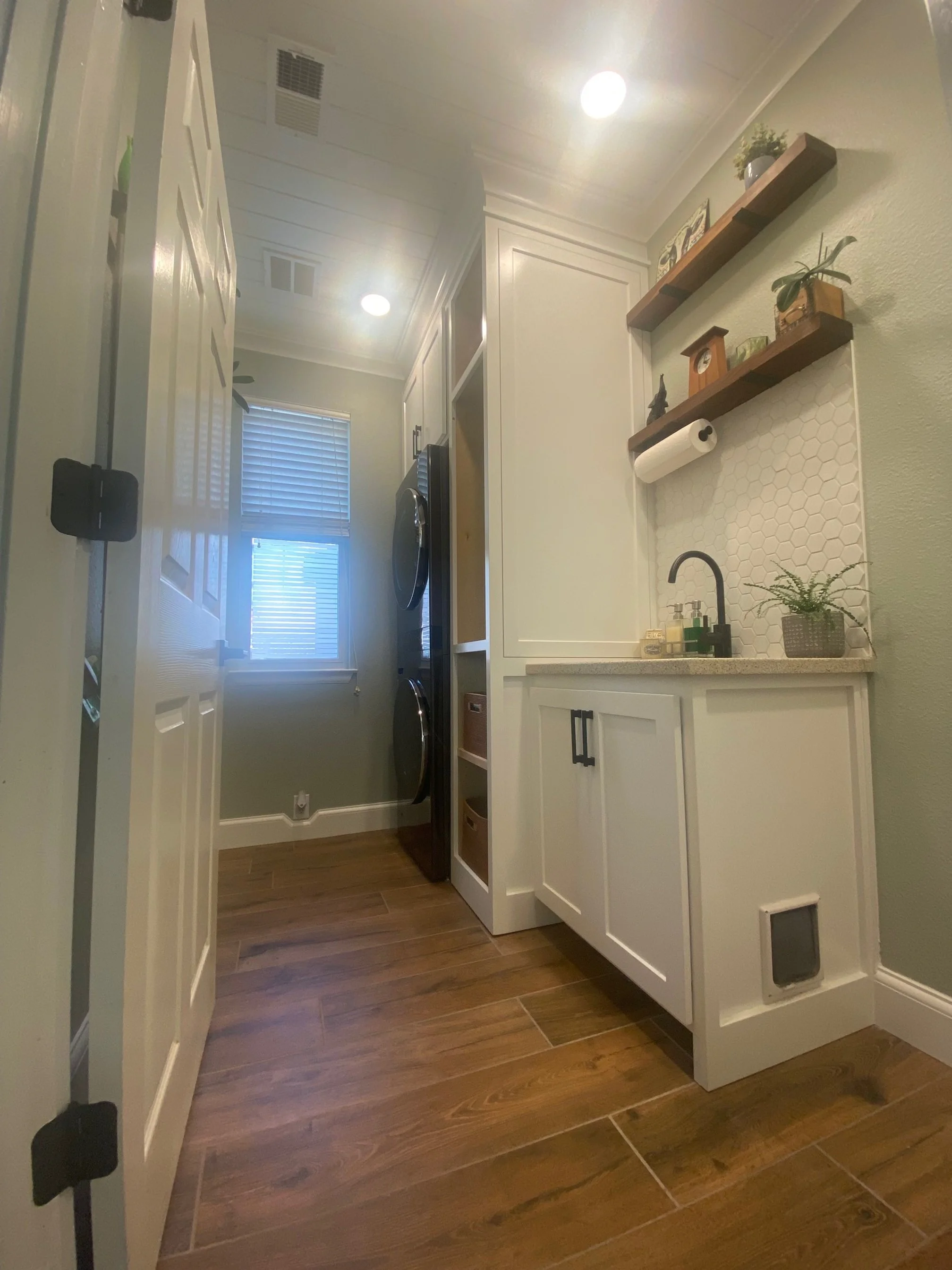 laundry room.jpg