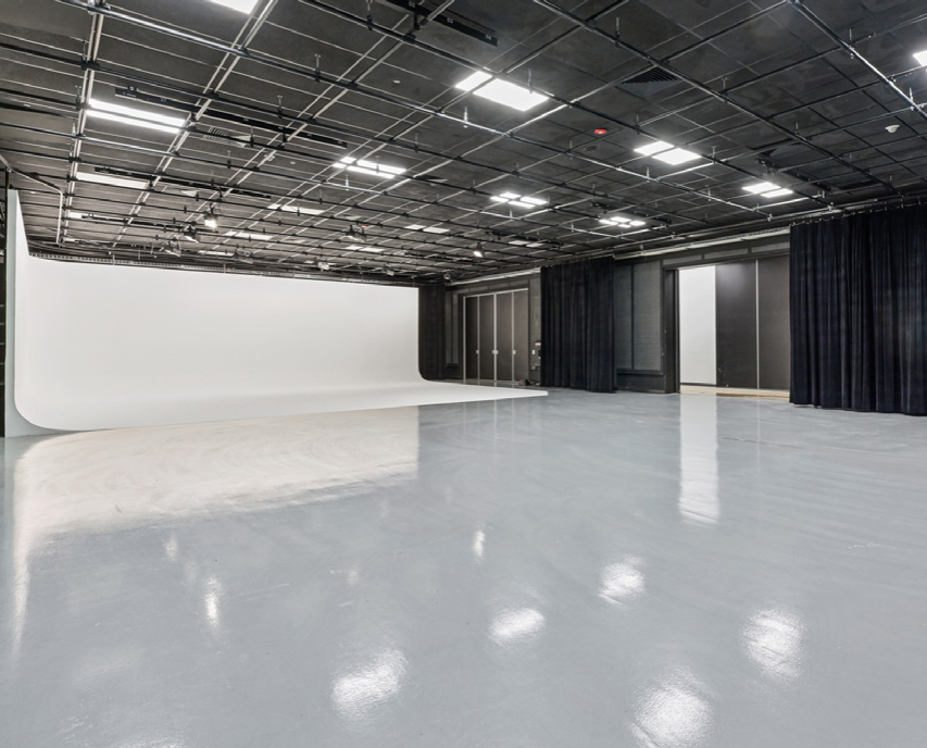 WHITE CYC - LED WALL STUDIO