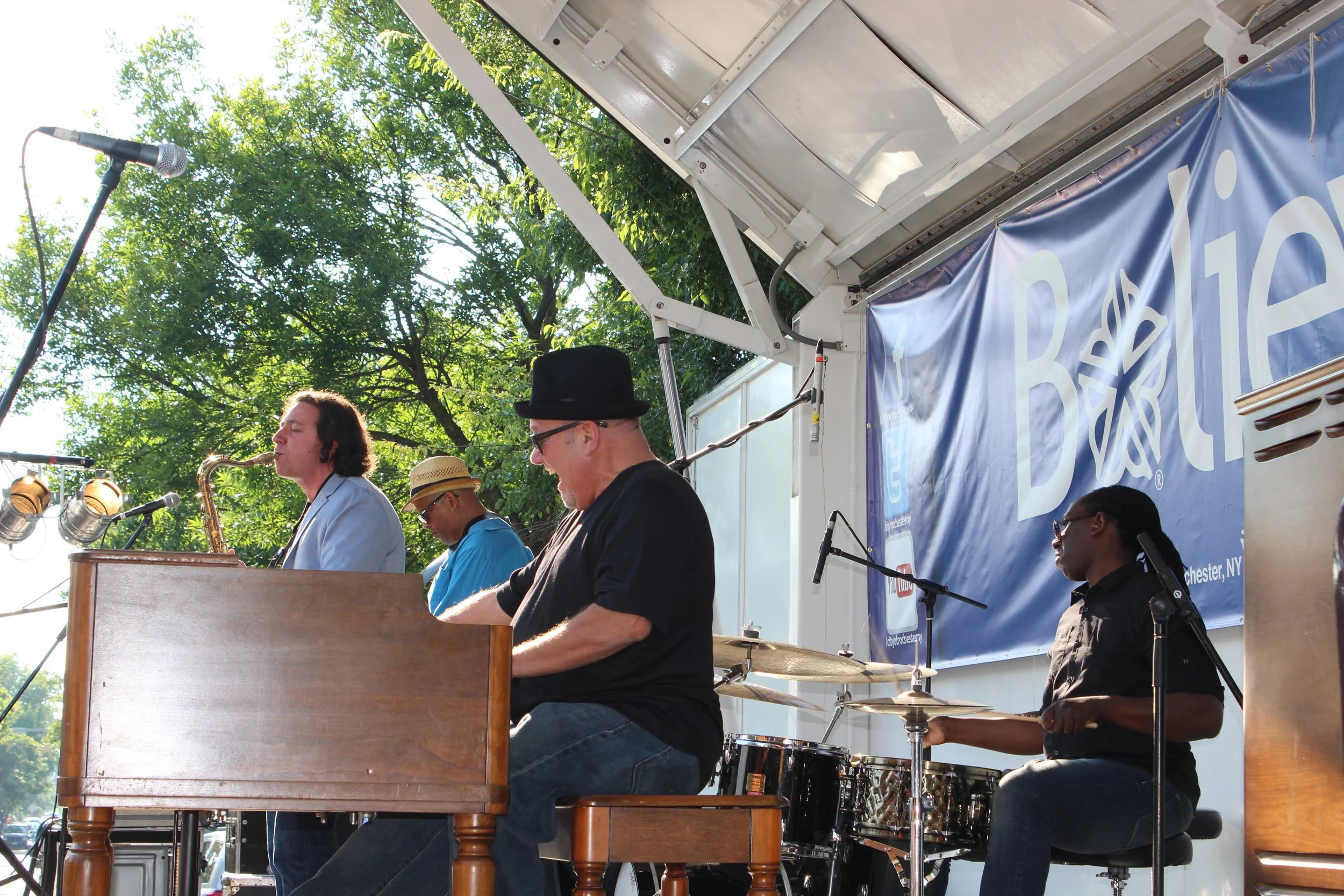 Paradigm Shift Plays Clarissa Street Reunion